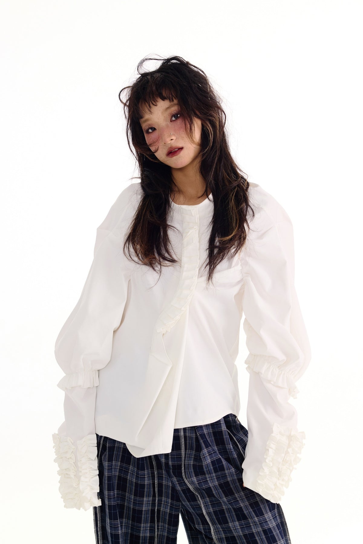 SILLYSIS Bow-Trim Cut-Out Puff Sleeve Shirt — half body
