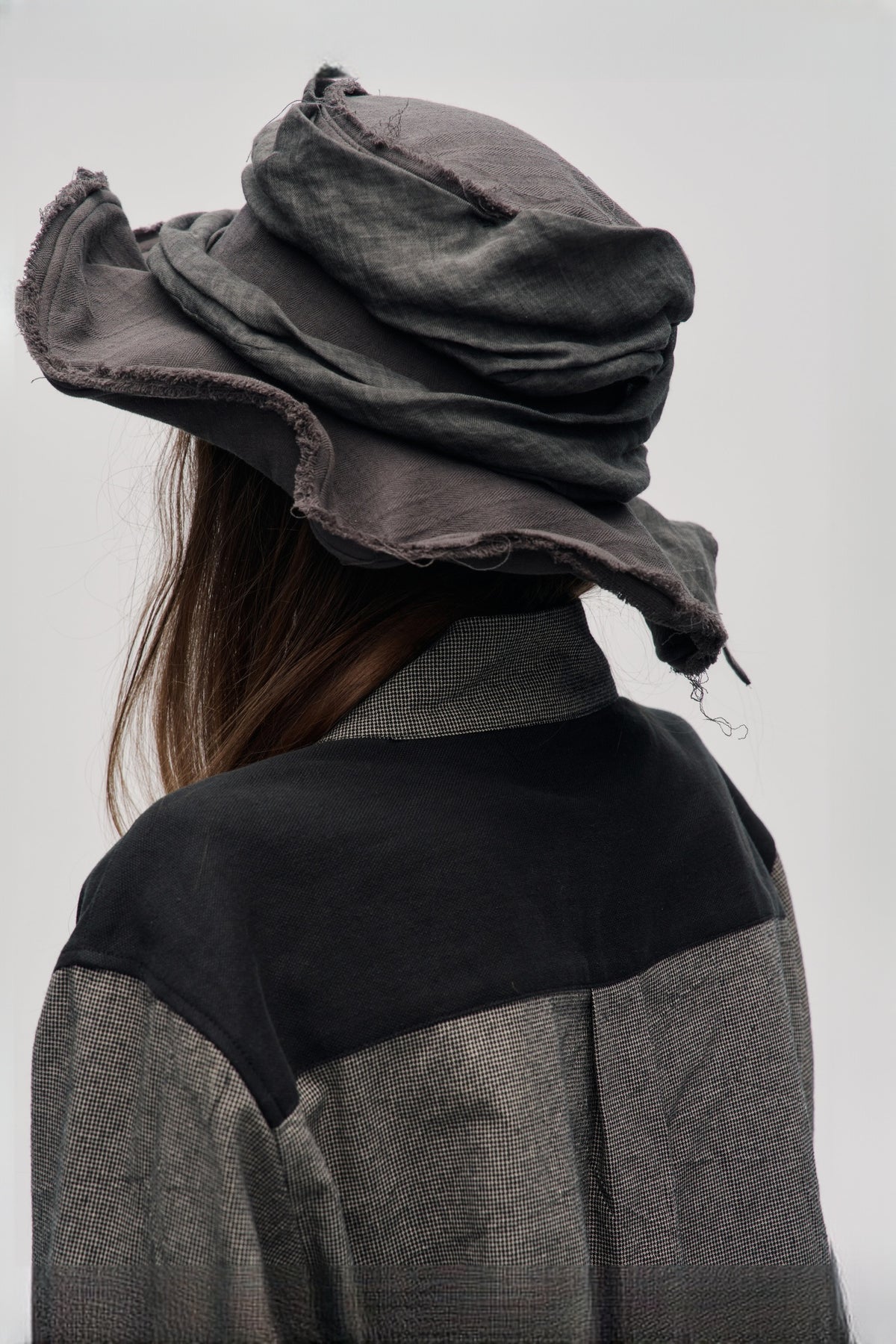 ILNya Nieternite Nifutur Frayed Raw-Edge Wide-Brim Structured Flat Top Hat — half body