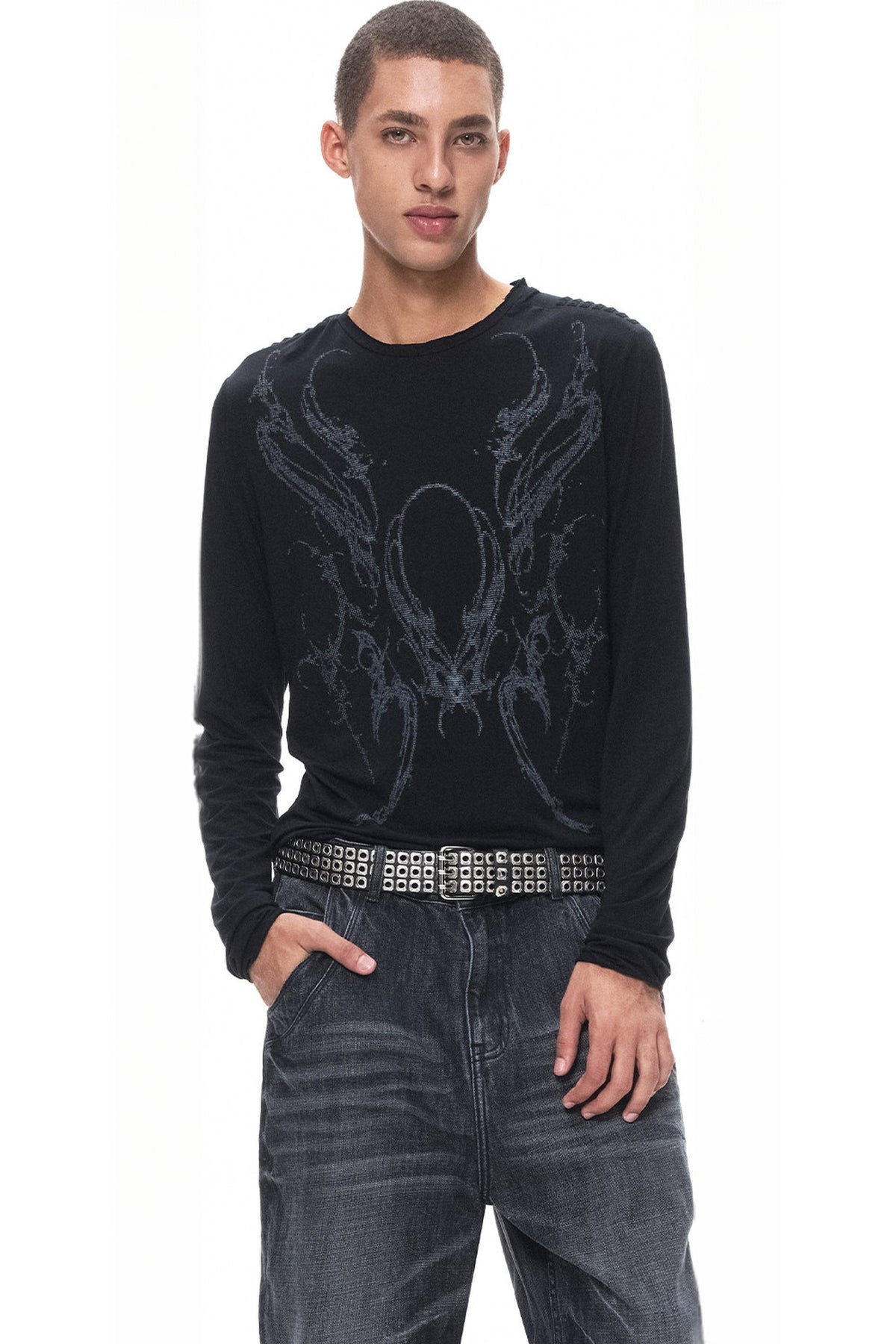 3MODE Oversized Retro Long-Sleeve Tee — half body · Black