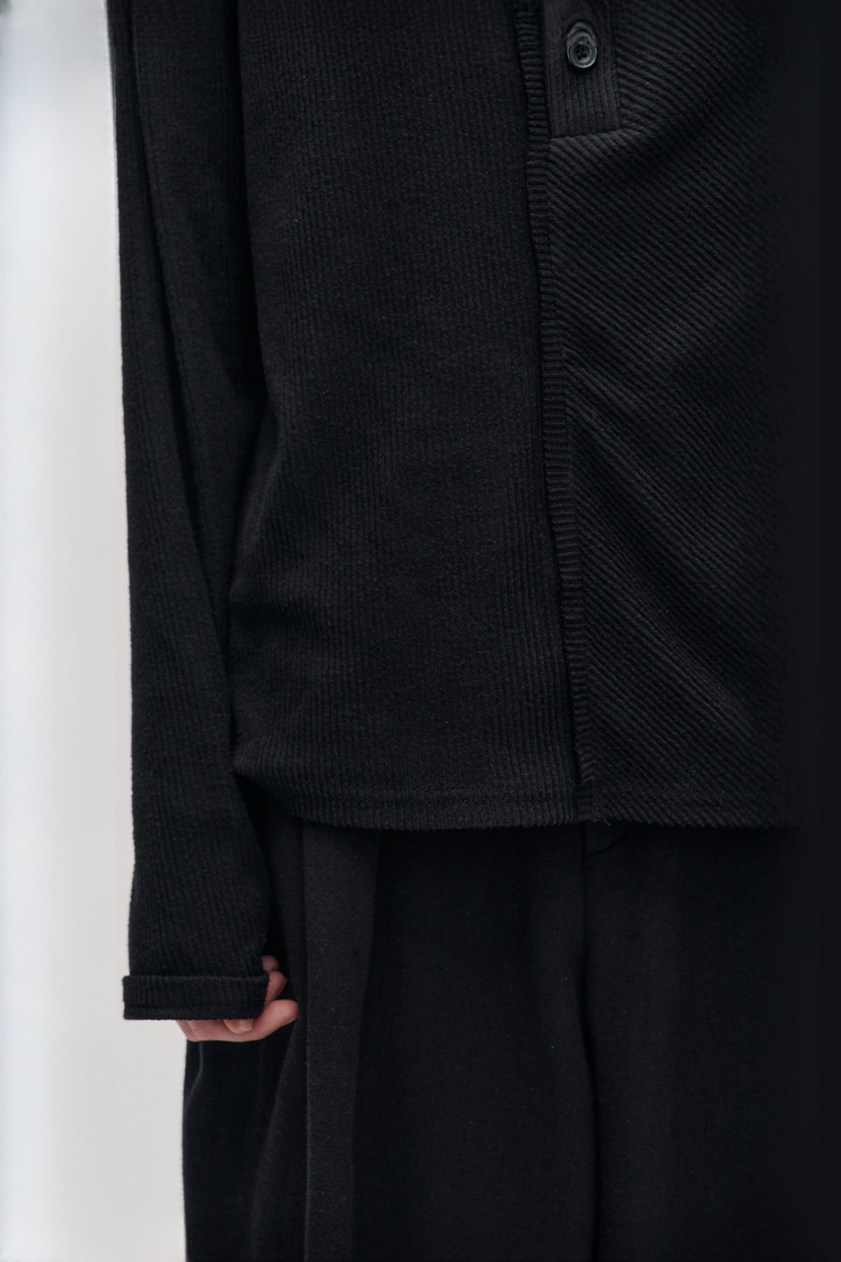 ILNya Nieternite Nifutur Deconstructed Stand-Collar Slim Long-Sleeve Tee — half body