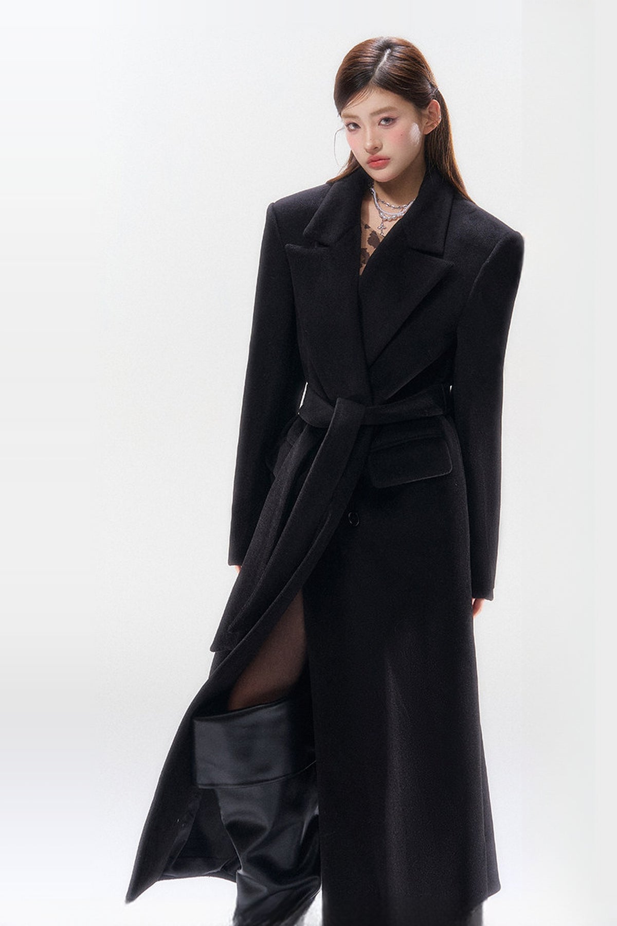 HIIMDAI Wool-Blend Cinched-Waist Lapel Long Coat — half body · Knight Black