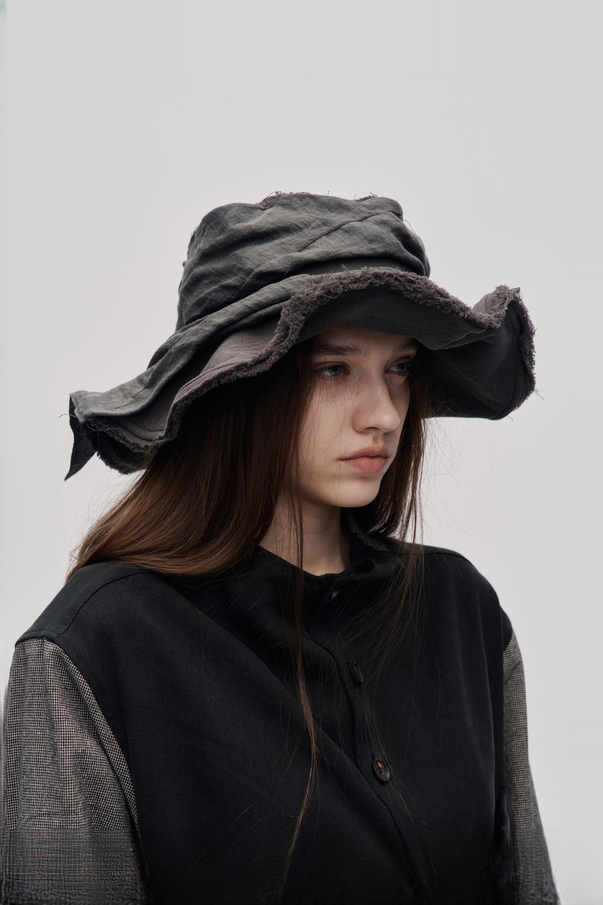 ILNya Nieternite Nifutur Frayed Raw-Edge Wide-Brim Structured Flat Top Hat — half body