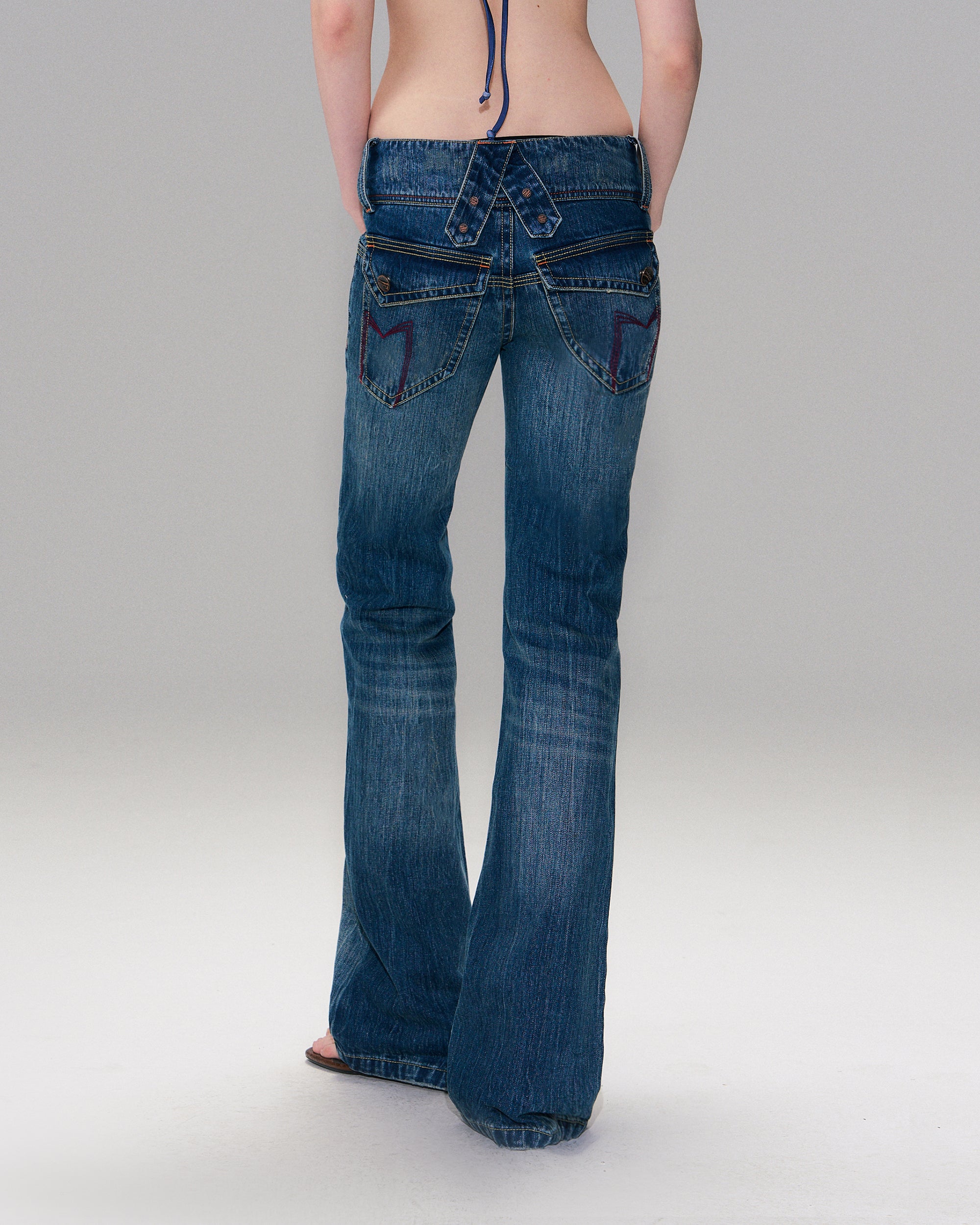 THE NEVERMORE Washed Cross-Back Slim Flared Jeans