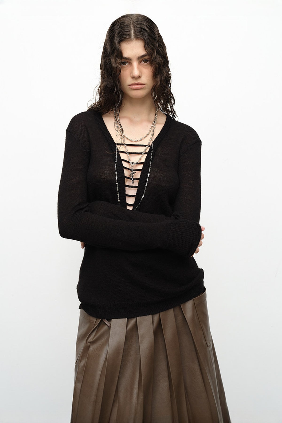 DOTYEARS Hand-Pulled Wool Two-Tone V-Neck Sweater — half body · Black