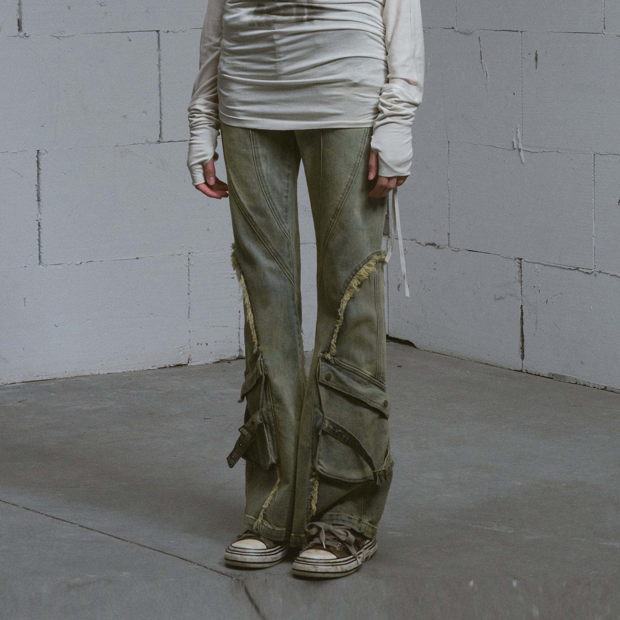 CESTNOUS Dirty Wash Spliced Raw-Edge Flared Jeans