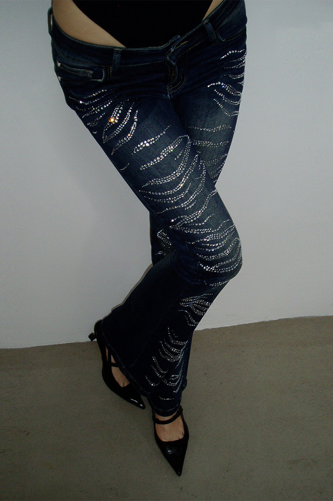 AE30 SAINT Diamond Washed Distressed Slim Flared Jeans