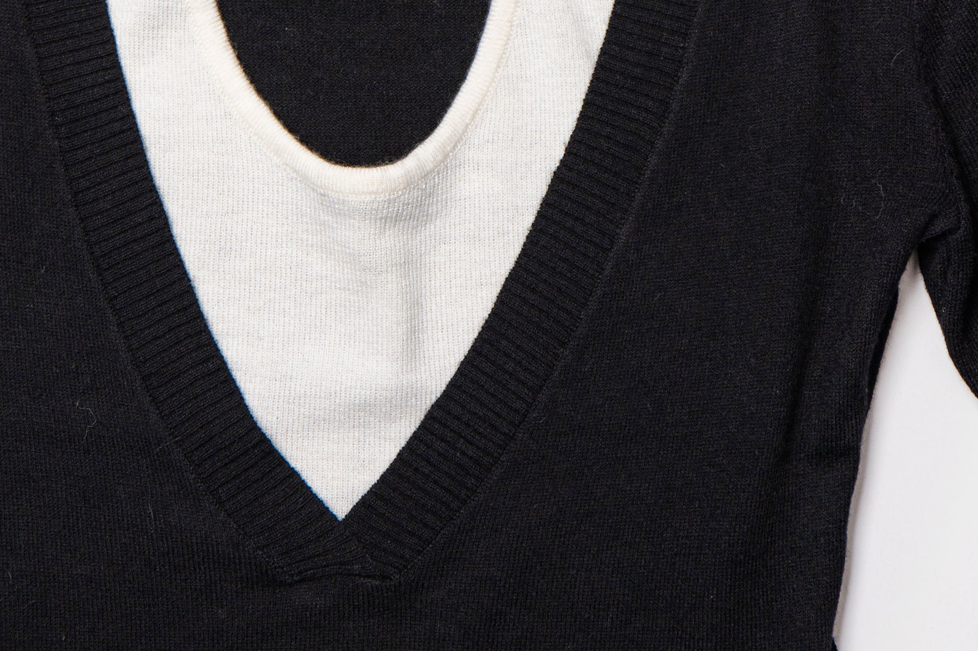 LEONSENSE Layered Cut-Out Tie-Back Top