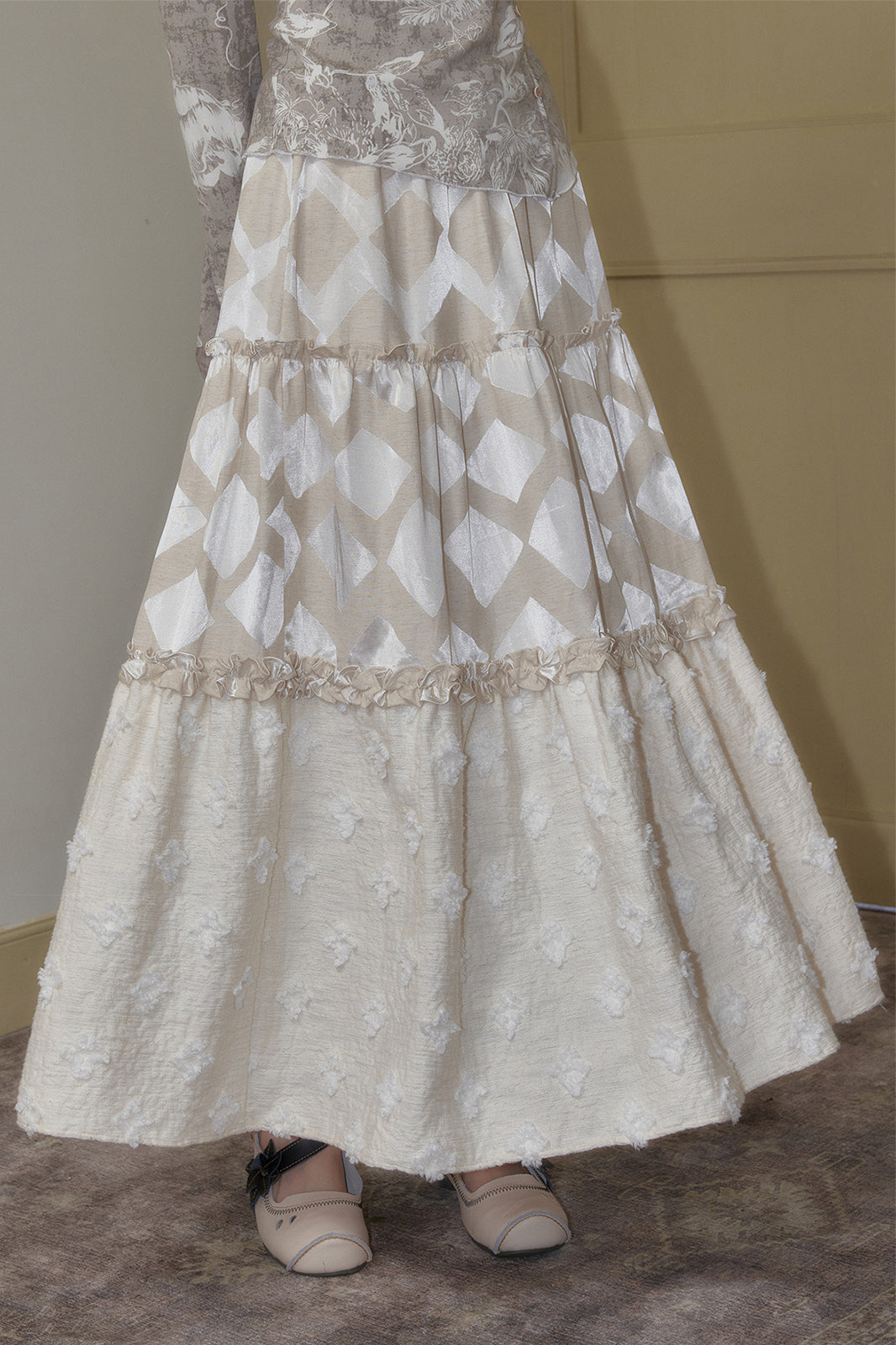 SENSELF Diamond Jacquard Tiered Maxi Skirt