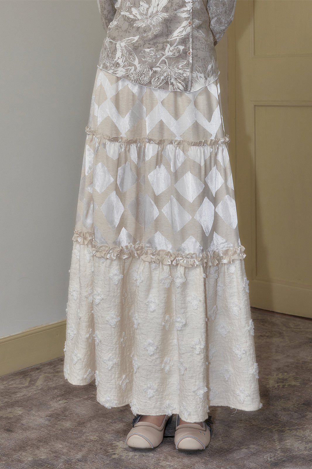 SENSELF Diamond Jacquard Tiered Maxi Skirt