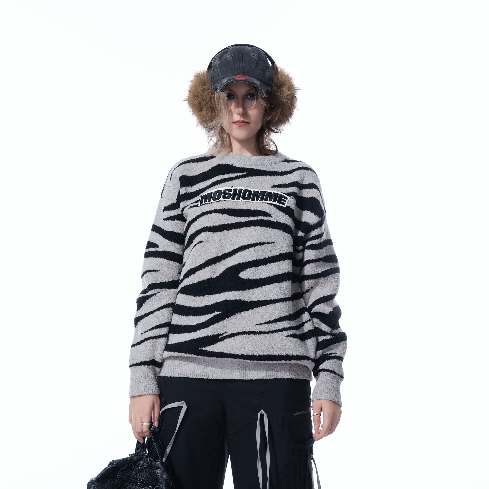 MOGONGSHE Zebra Jacquard LOGO Patch Sweater
