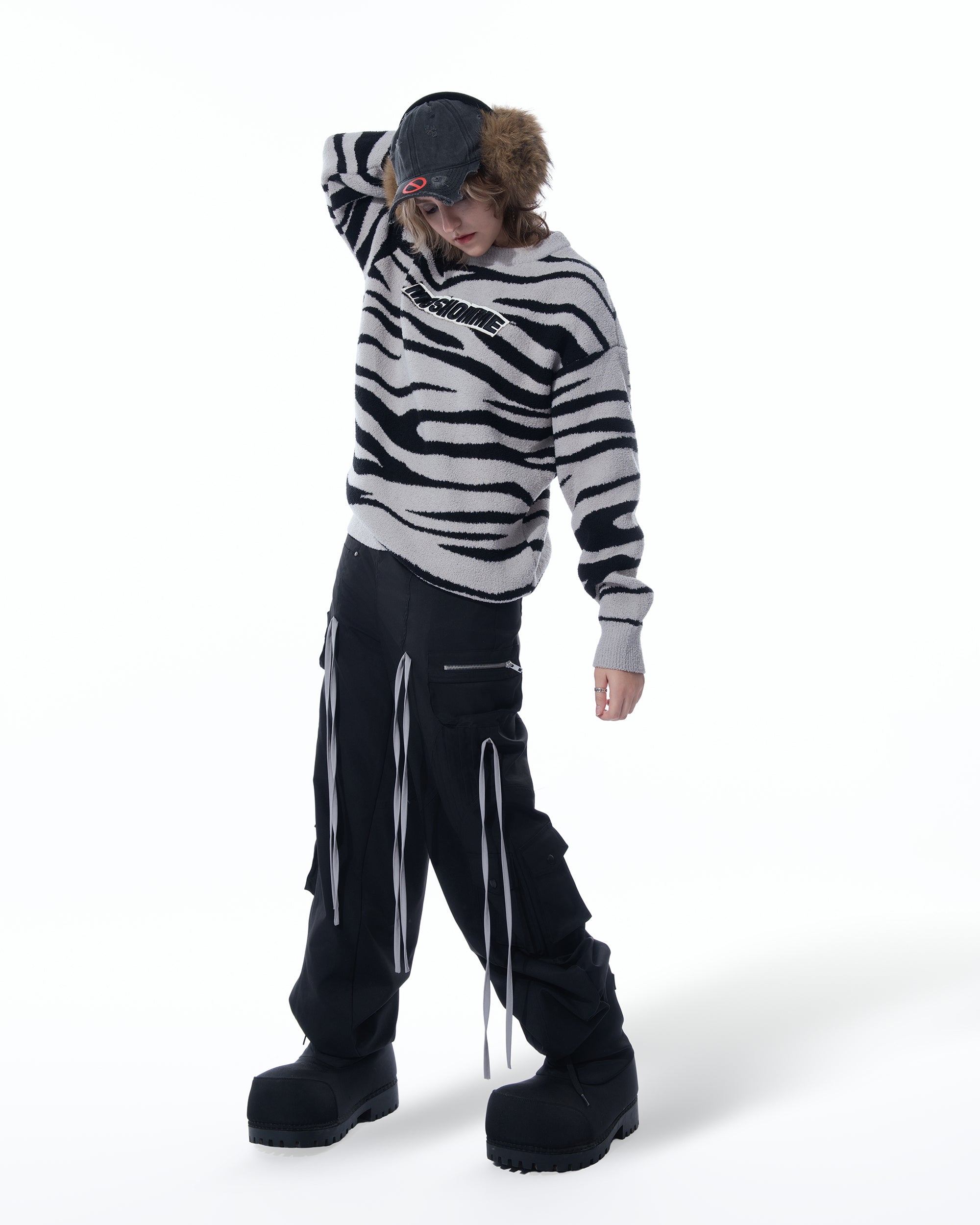 MOGONGSHE Zebra Jacquard LOGO Patch Sweater