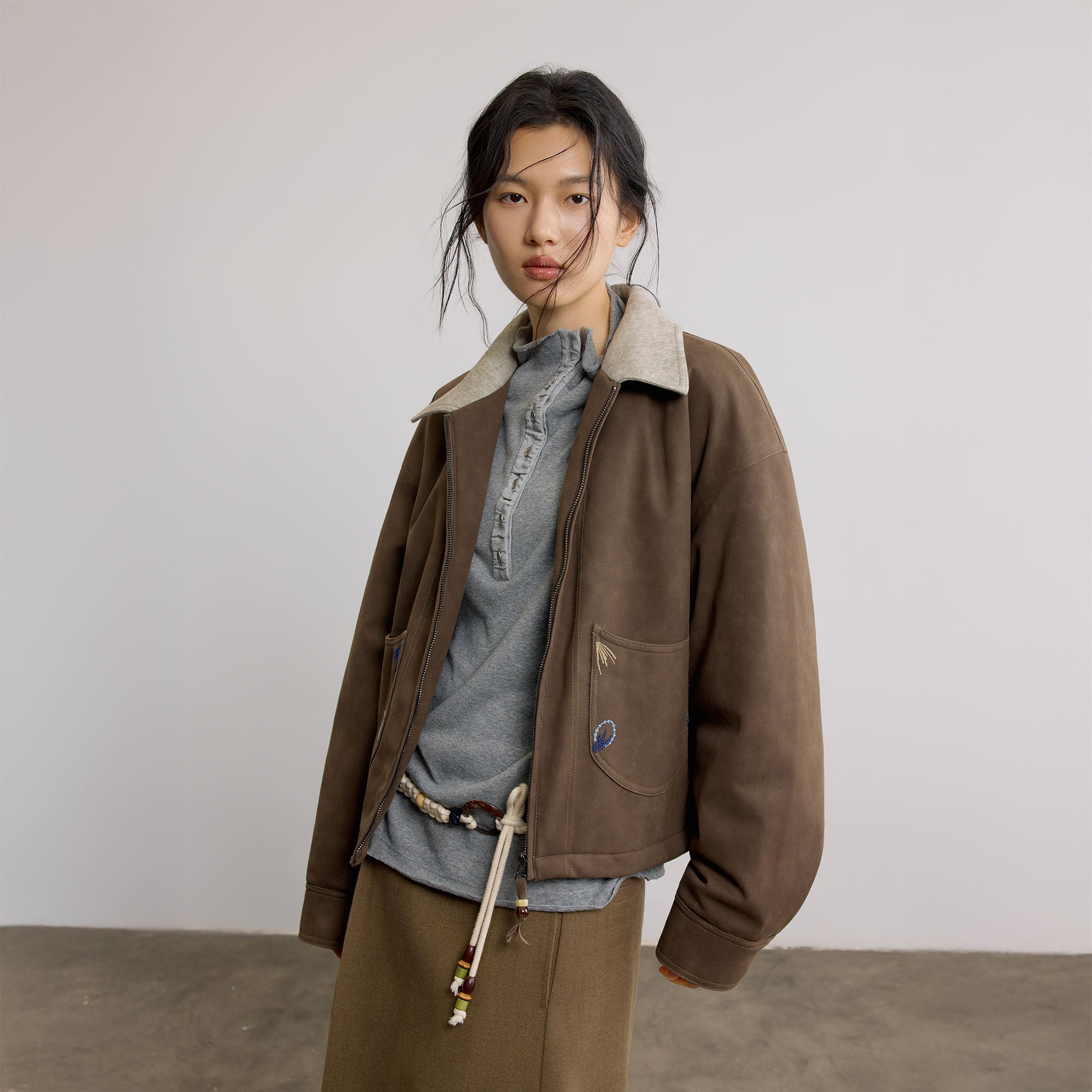 SAME FLOW Contrast Collar Embroidered Suede Jacket