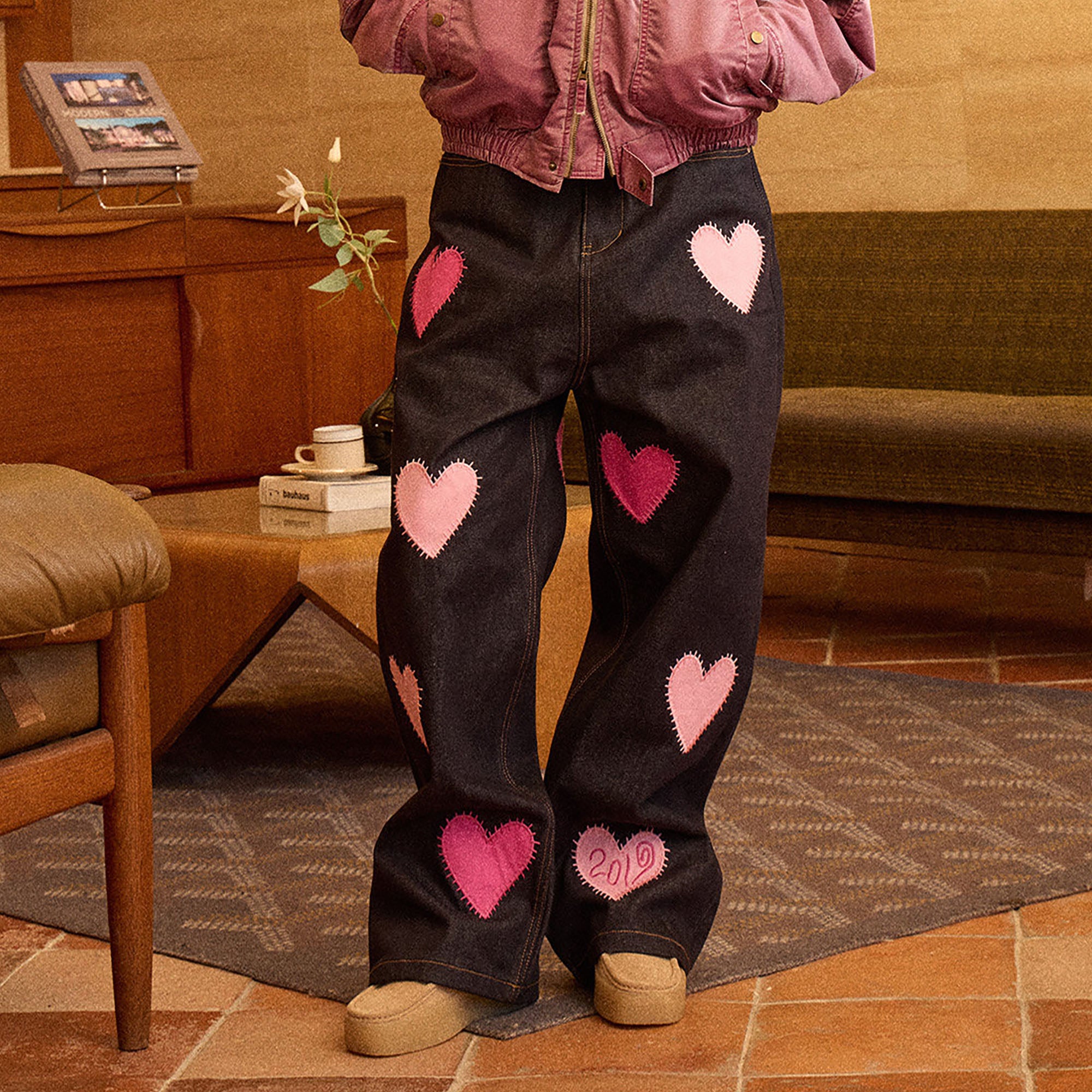NIANJIUYIKOUER Contrast Heart Patch Jeans