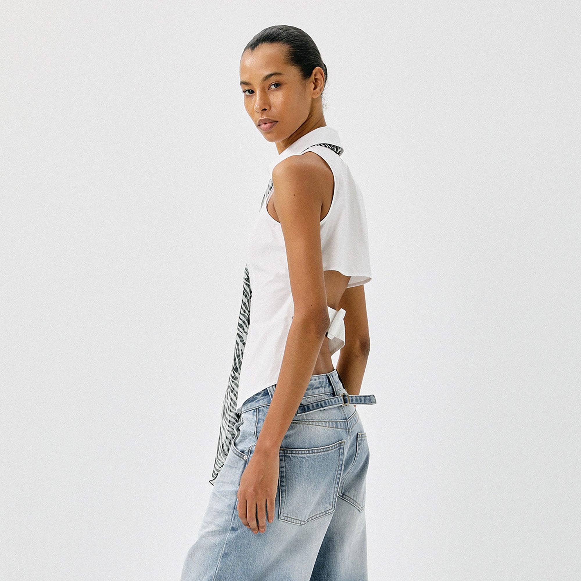 COMMAND N Coated Open-Back Buckle Sleeveless Shirt