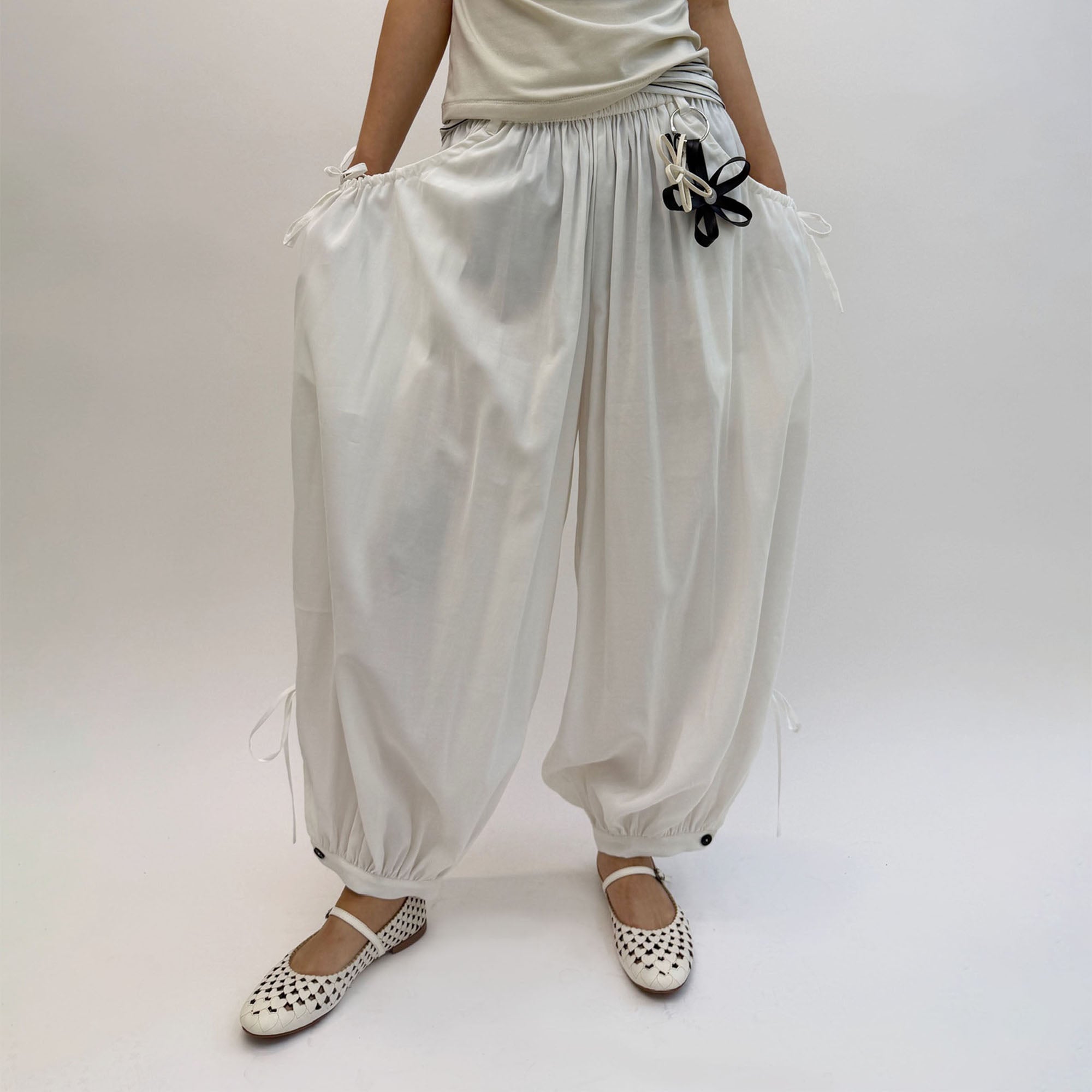 NEVERSEEZ Drawstring Pleats Balloon Pants