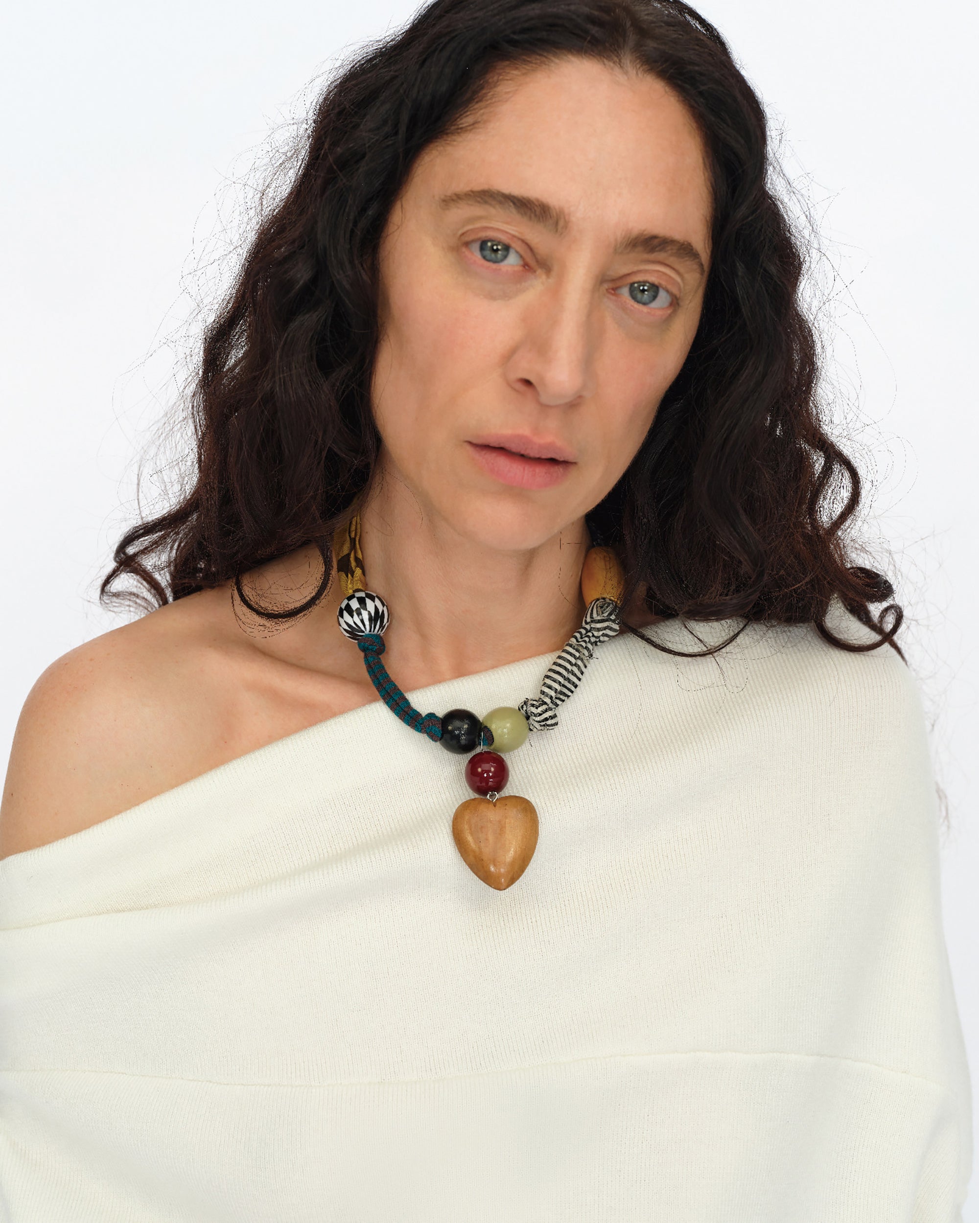 OINIMI Mixed-Bead Heart Pendant Necklace