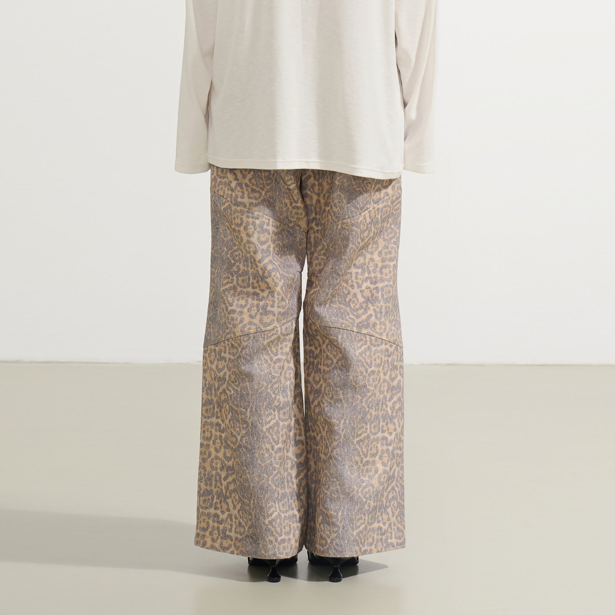 SOFITTE Distressed Leopard Full-Print Straight-Leg Pants