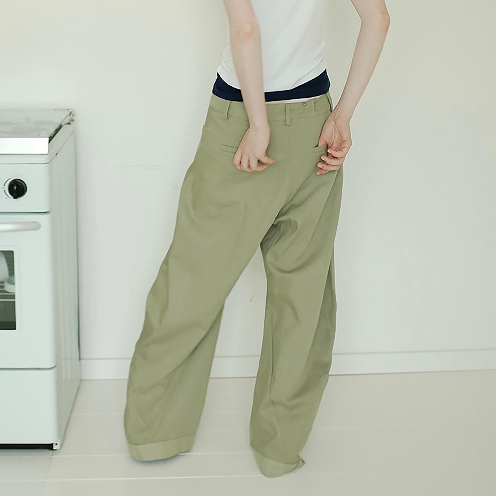 UNSOCIAL NIGHT Retro Rivet Low-Rise Barrel Pants