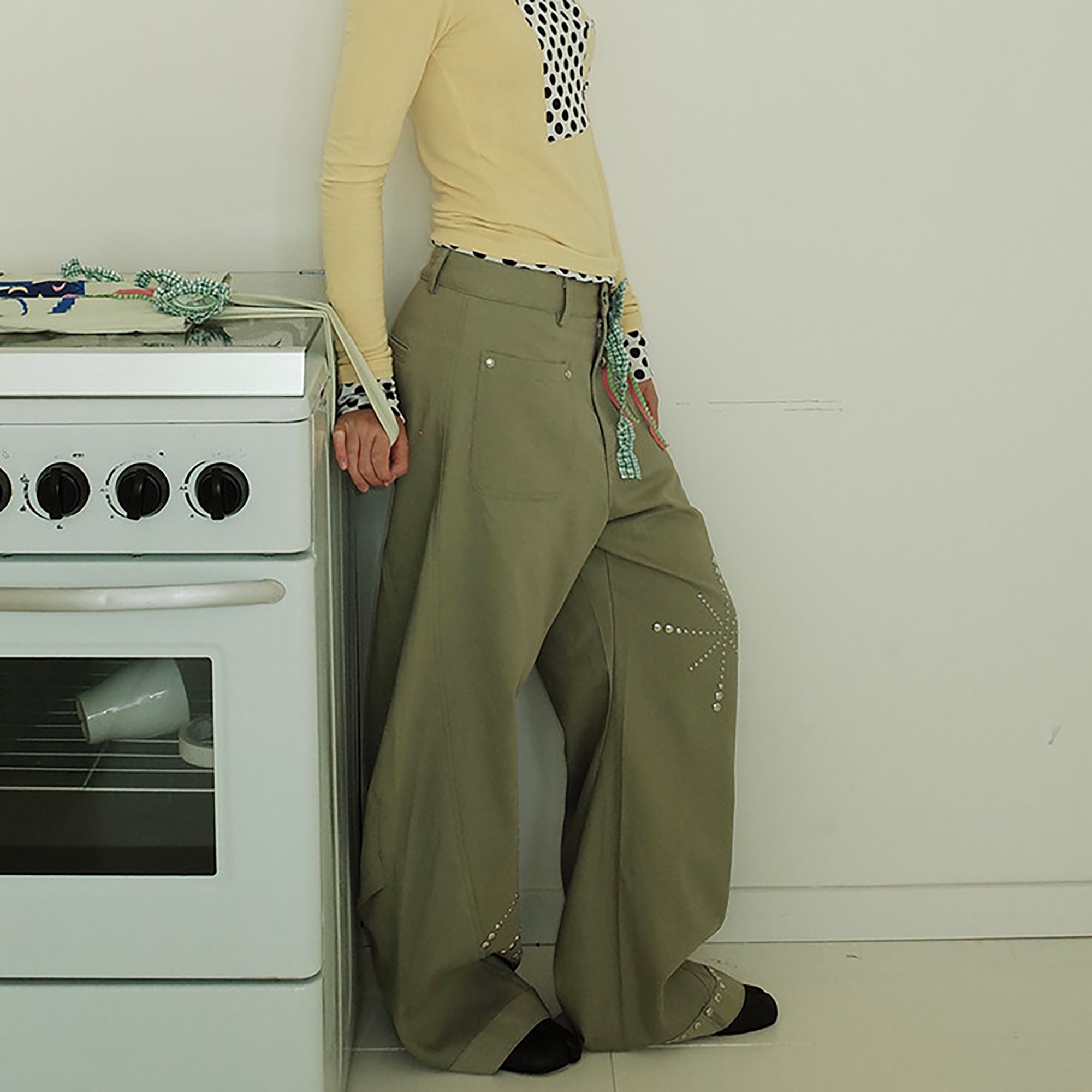 UNSOCIAL NIGHT Retro Rivet Low-Rise Barrel Pants