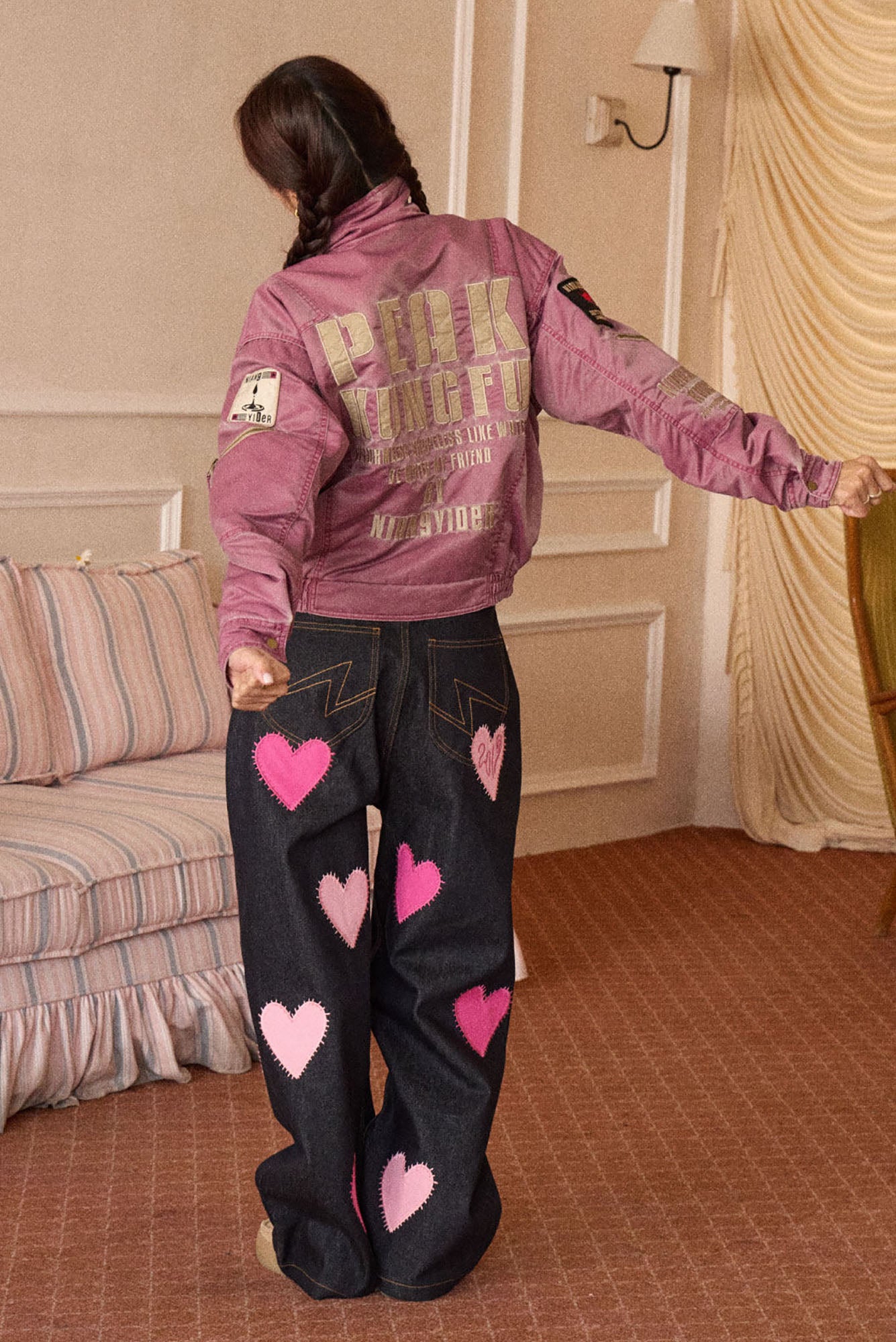 NIANJIUYIKOUER Contrast Heart Patch Jeans