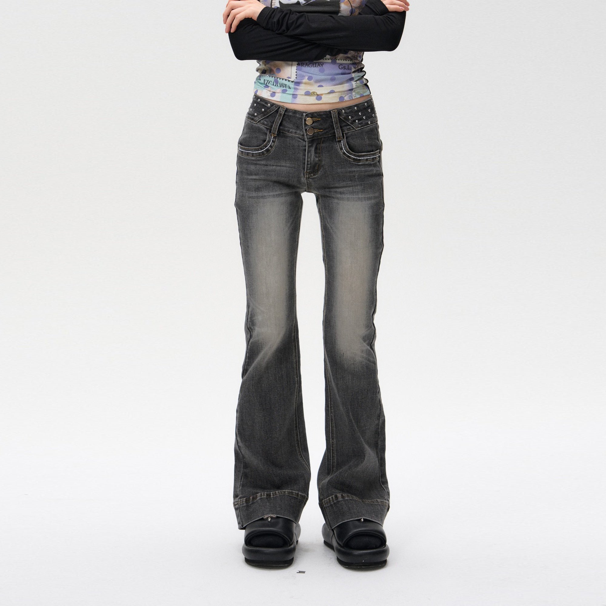 10AMSOTIIIIIIRED Classic Rivet Wasit Whisker Flared Jeans