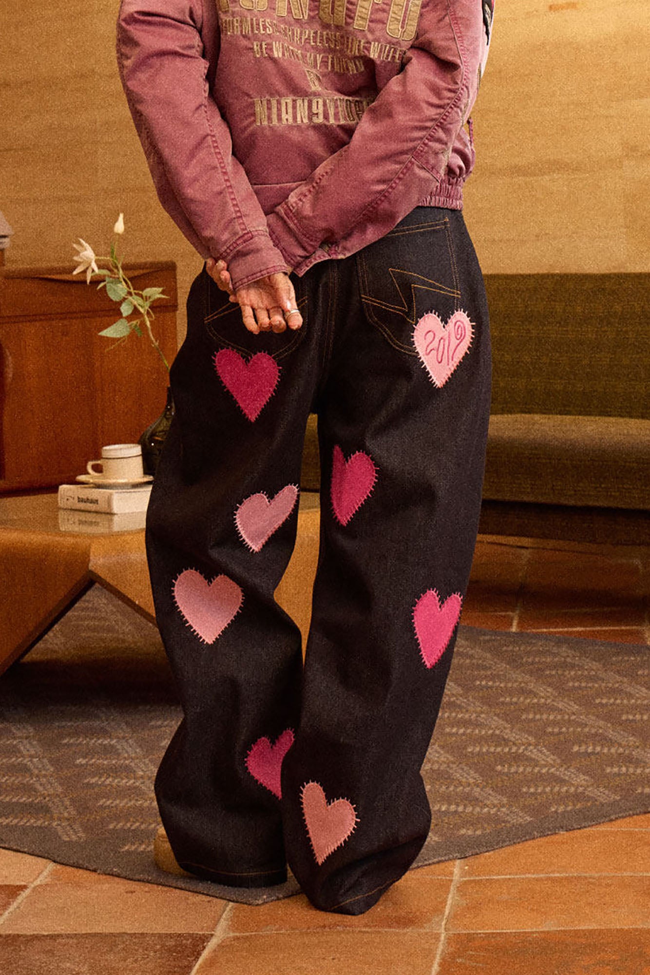 NIANJIUYIKOUER Contrast Heart Patch Jeans