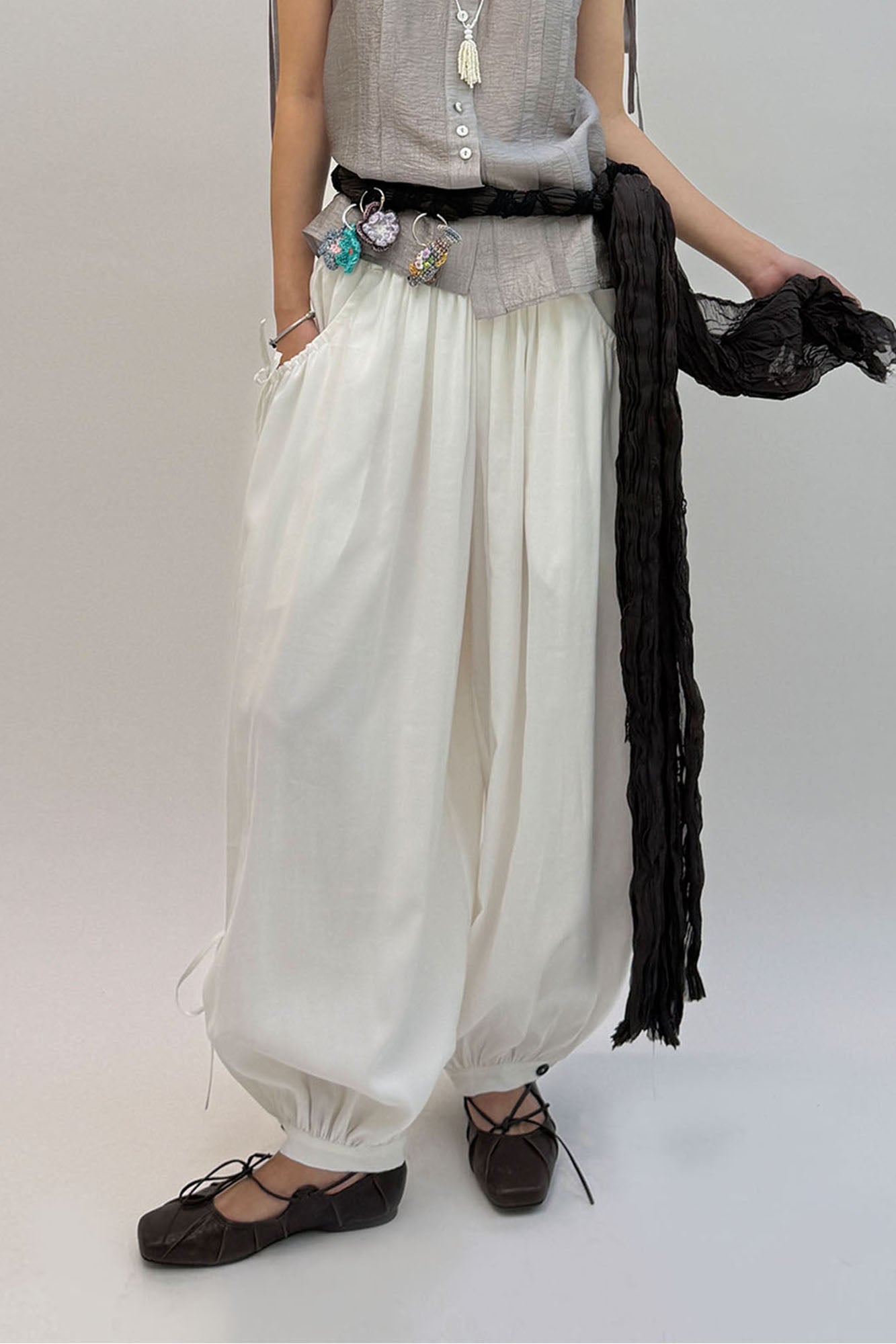NEVERSEEZ Drawstring Pleats Balloon Pants