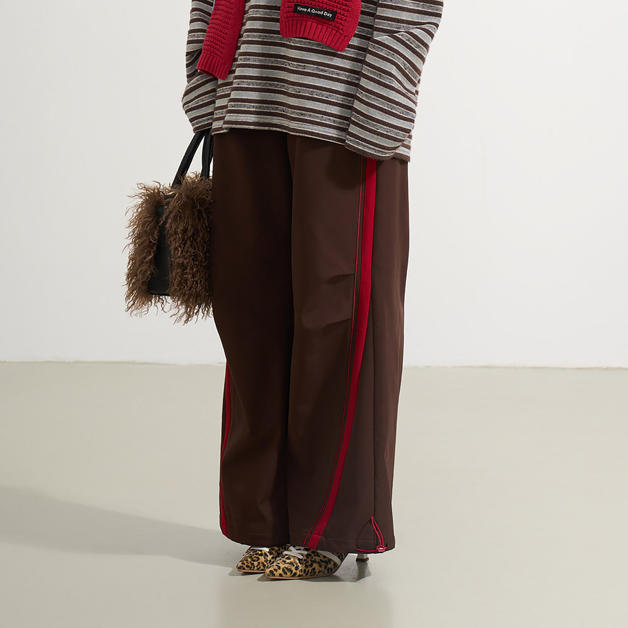 SOFITTE Contrast Curved-Stripe Drawstring Pants