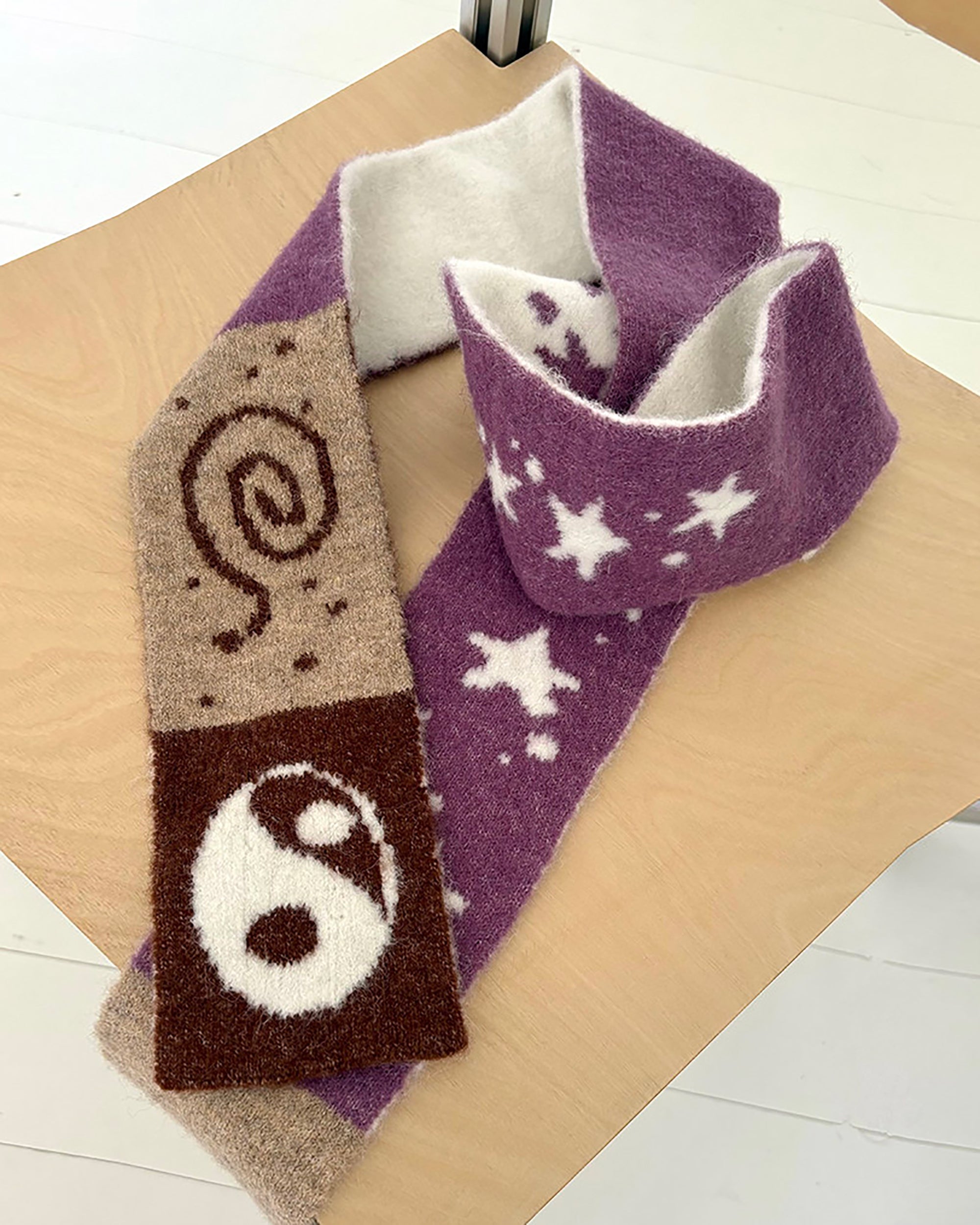 UNSOCIAL NIGHT Star Contrast Knit Scarf