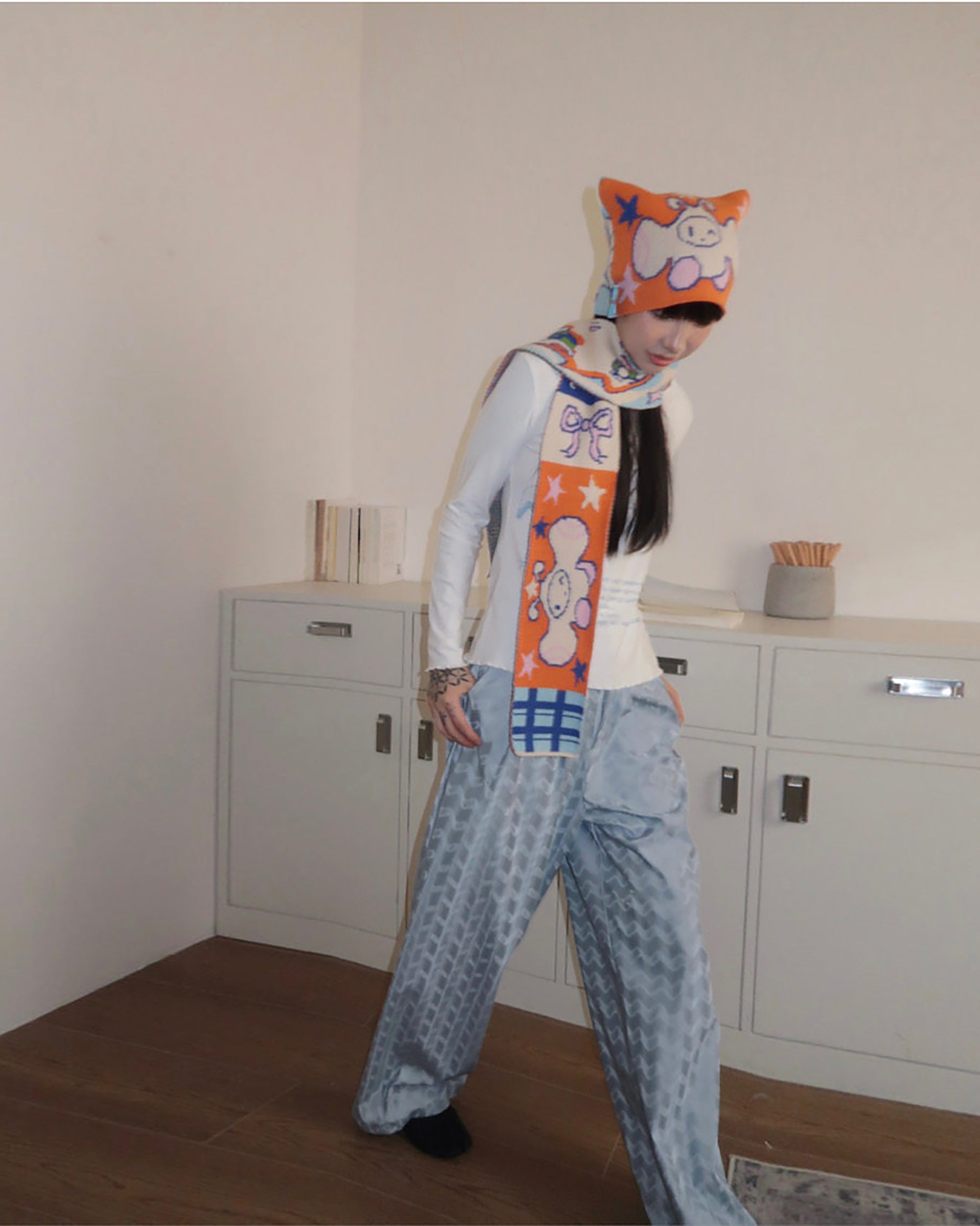 UNSOCIAL NIGHT x OLIWA Playful Graphic Knit Scarf