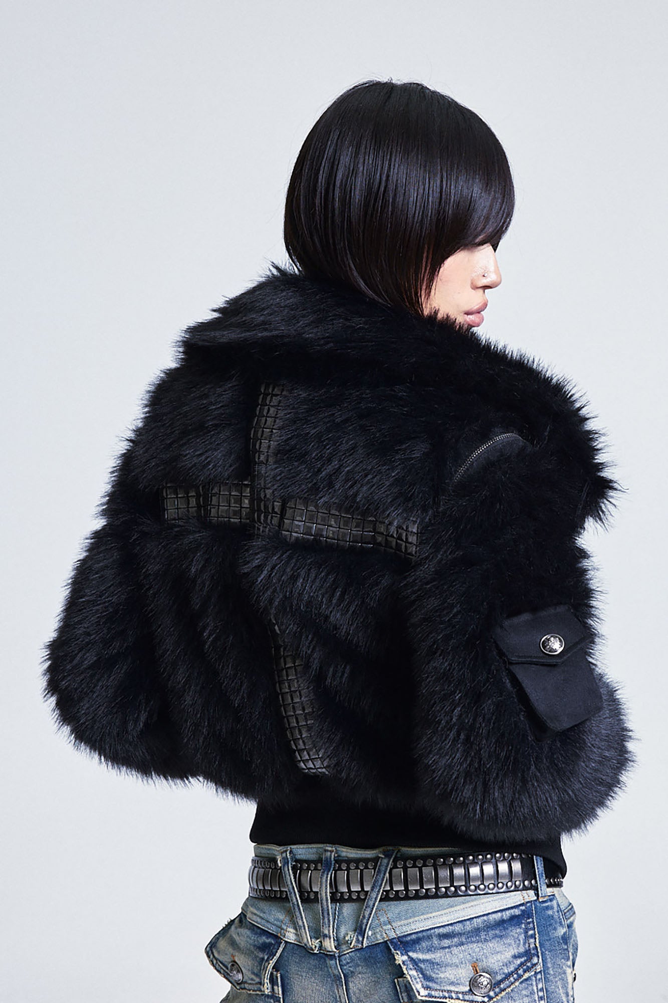 NONAME SPACE Detachable Sleeve Studded Cross Faux Fur Jacket