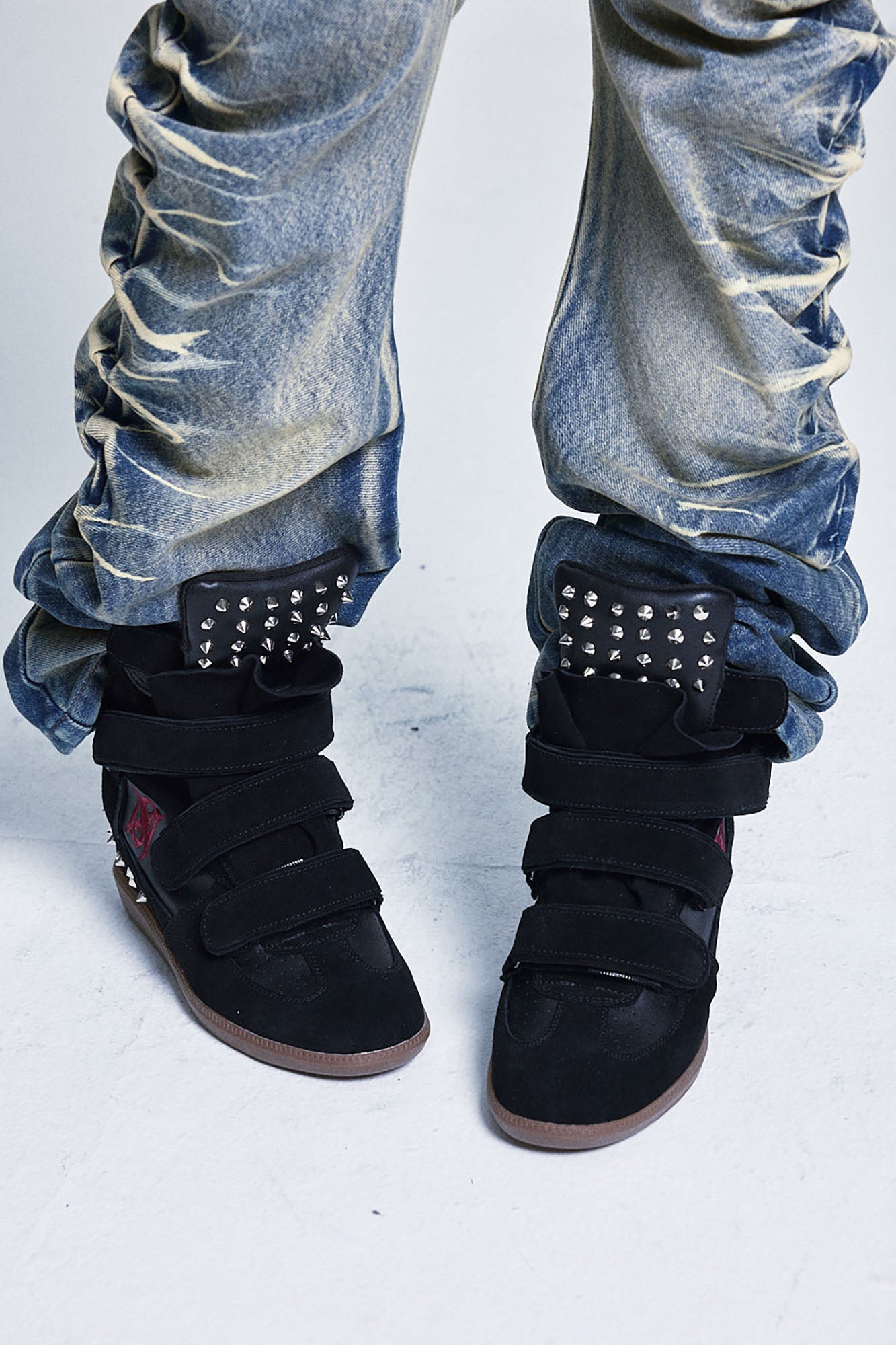 NONAME SPACE Washed Studded Curved Stacked Jeans