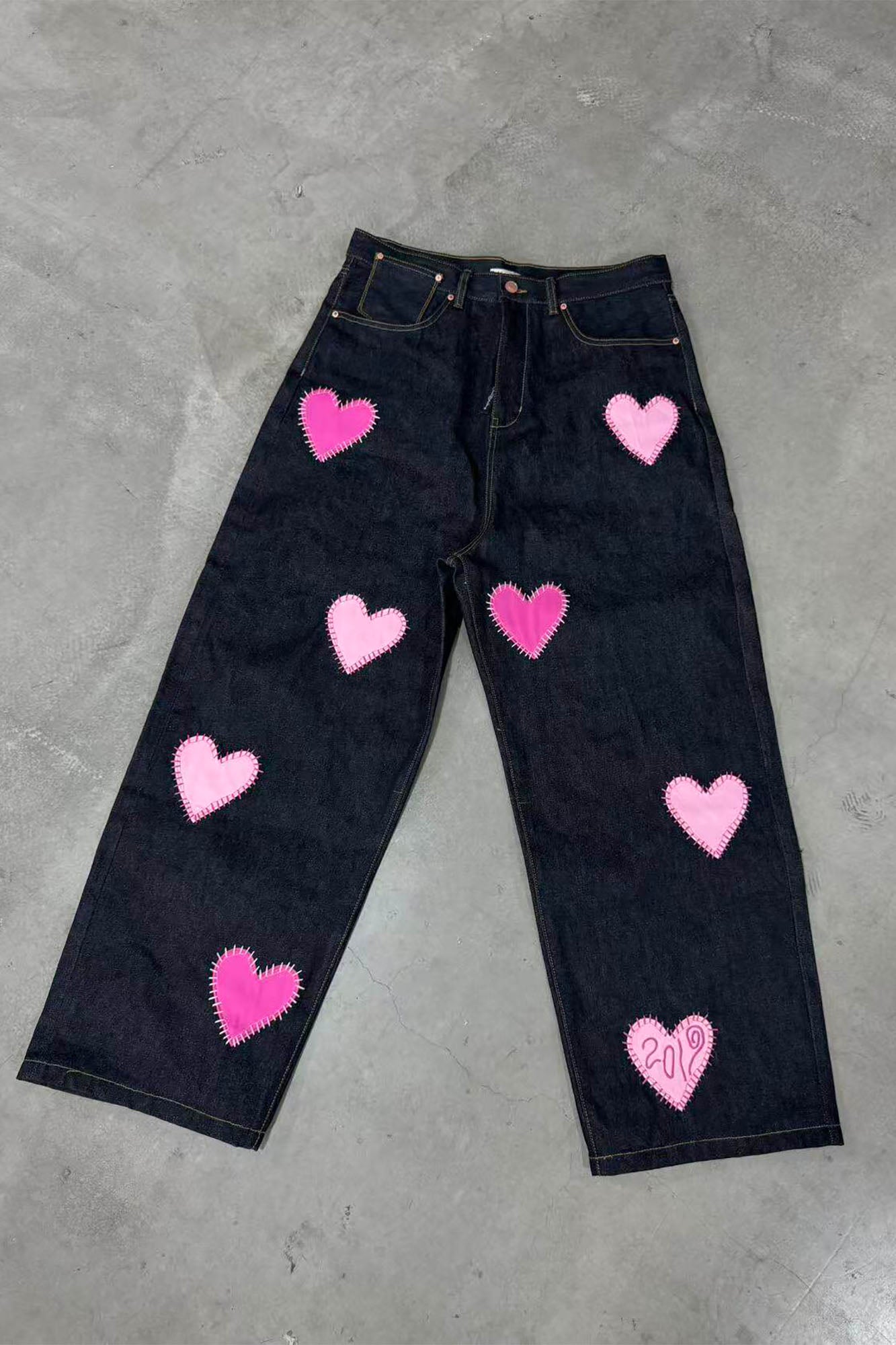 NIANJIUYIKOUER Contrast Heart Patch Jeans