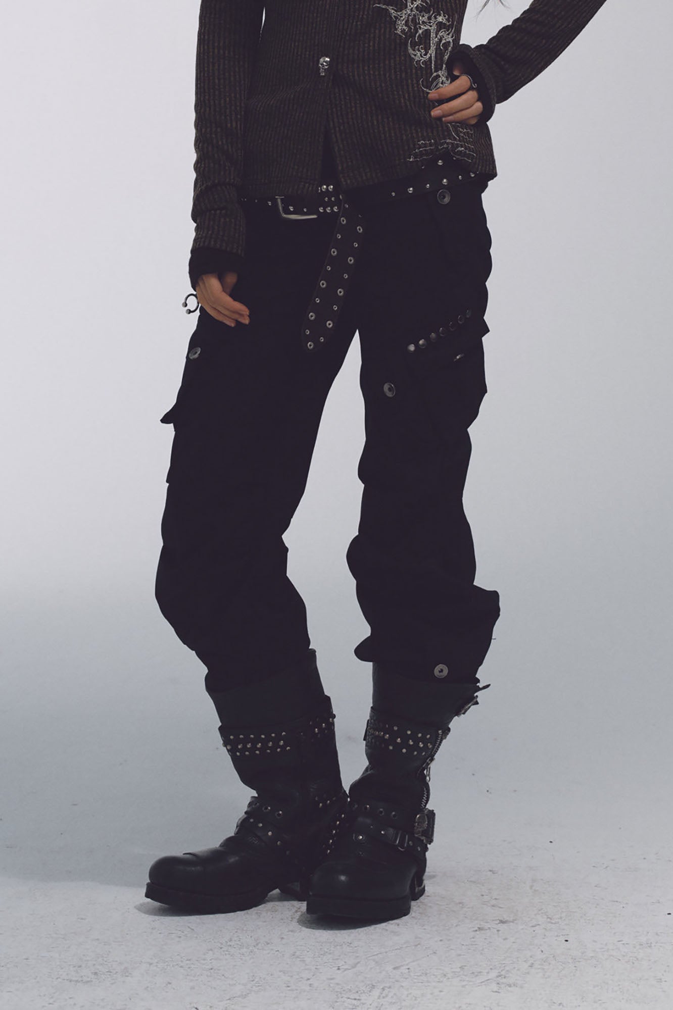 NONAME SPACE Pleated Multi-Pocket Flared Cargo Pants
