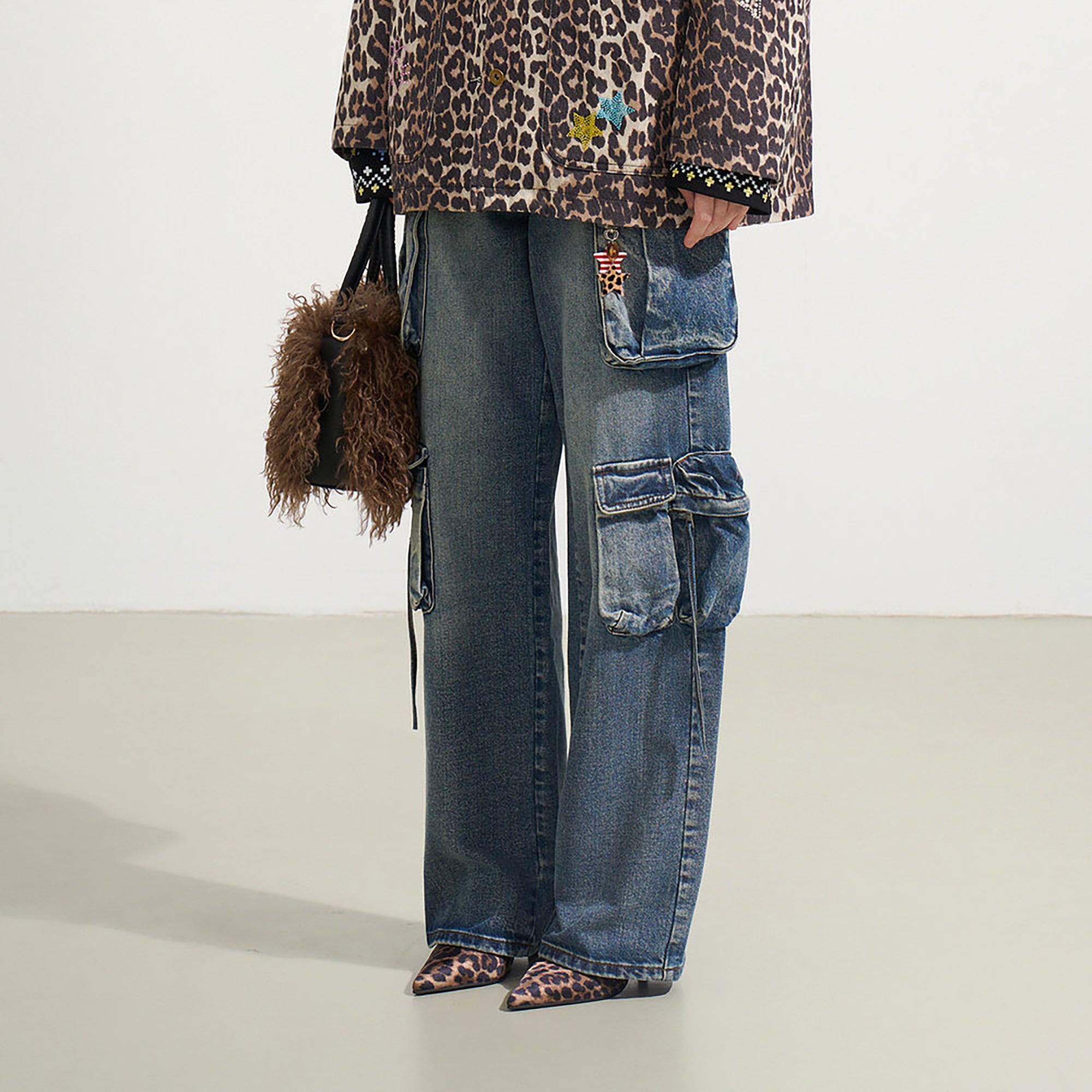 SOFITTE Multi-Pocket Star Pendant Relaxed Jeans