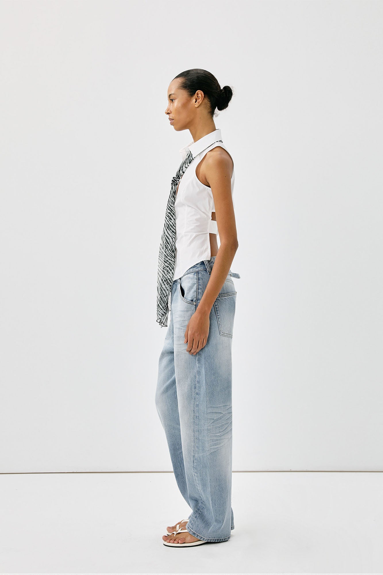 COMMAND N Coated Open-Back Buckle Sleeveless Shirt
