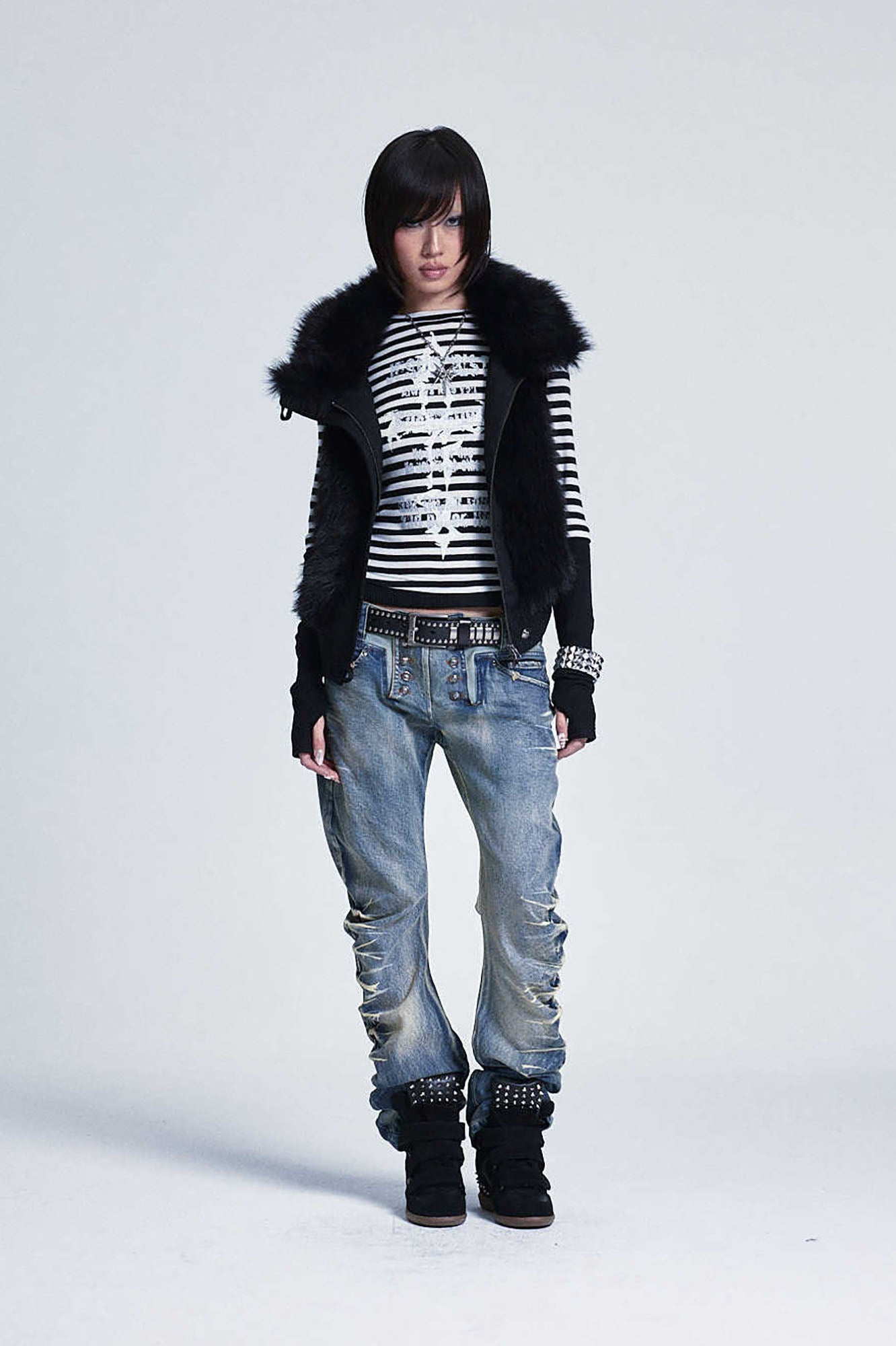 NONAME SPACE Washed Studded Curved Stacked Jeans