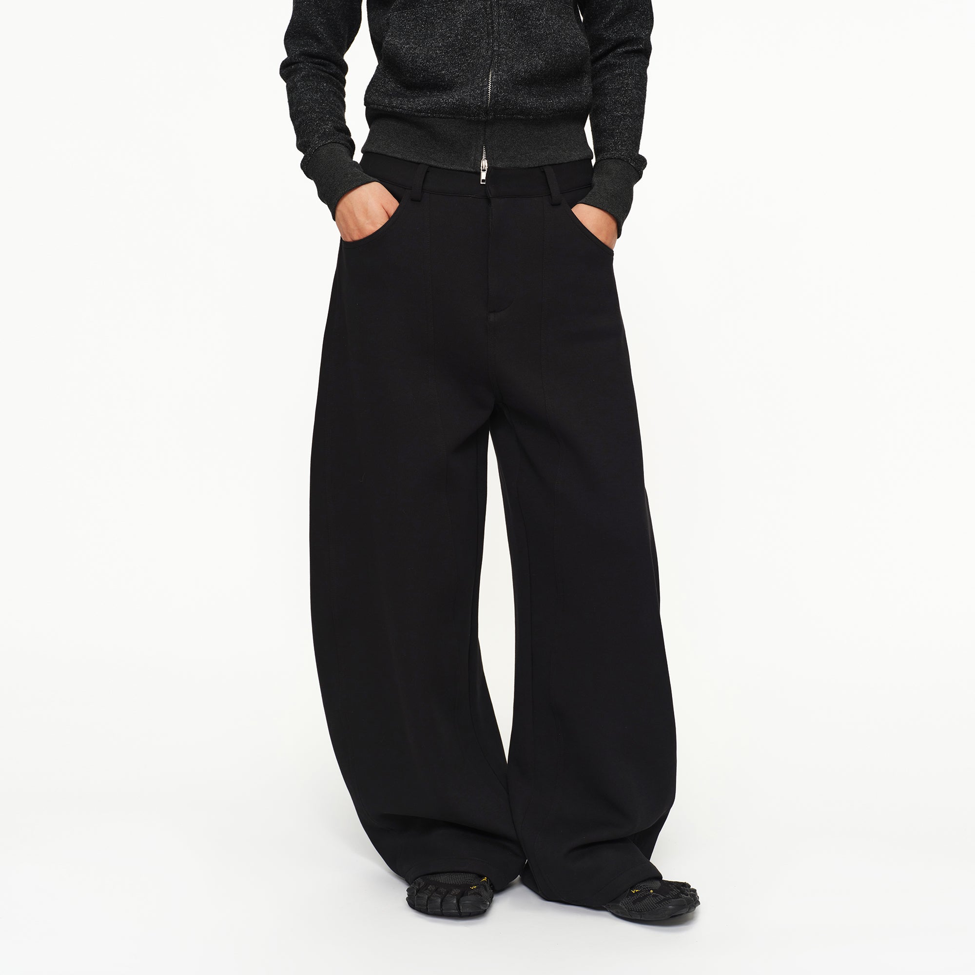OINIMI Essential Barrel-Leg Pants