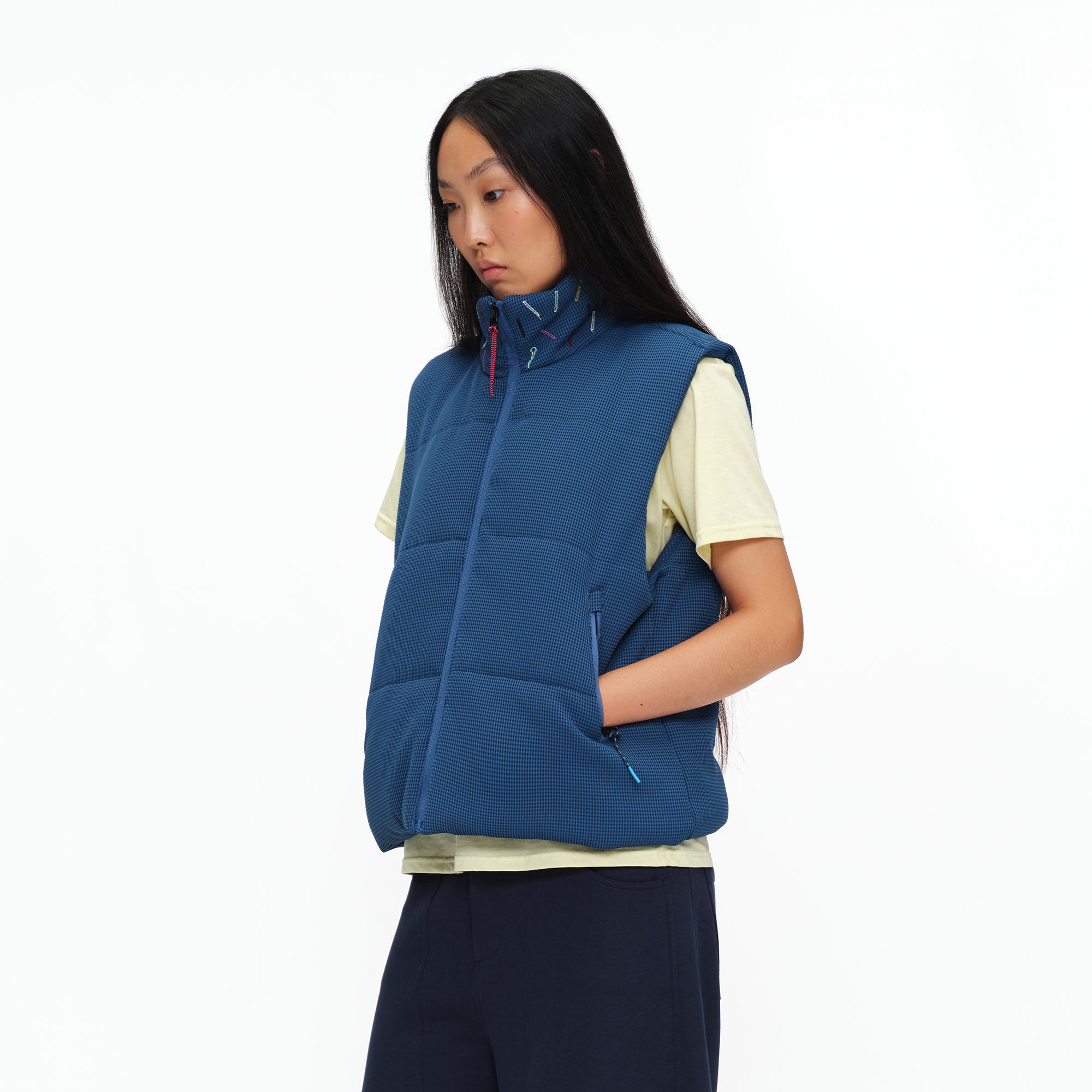 OINIMI Embroidered-Collar Waffle Puffer Vest