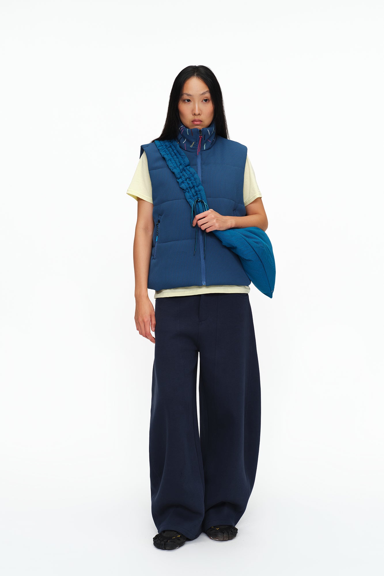 OINIMI Embroidered-Collar Waffle Puffer Vest