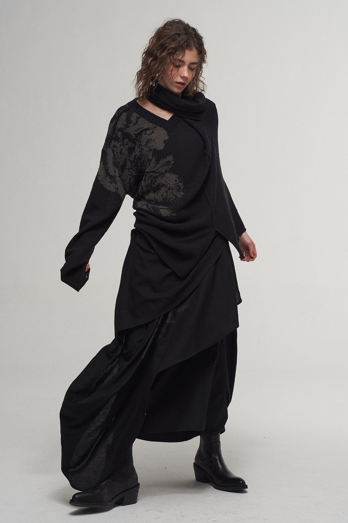 ILNya Nieternite Nifutur Jacquard V-Neck Knit Pullover