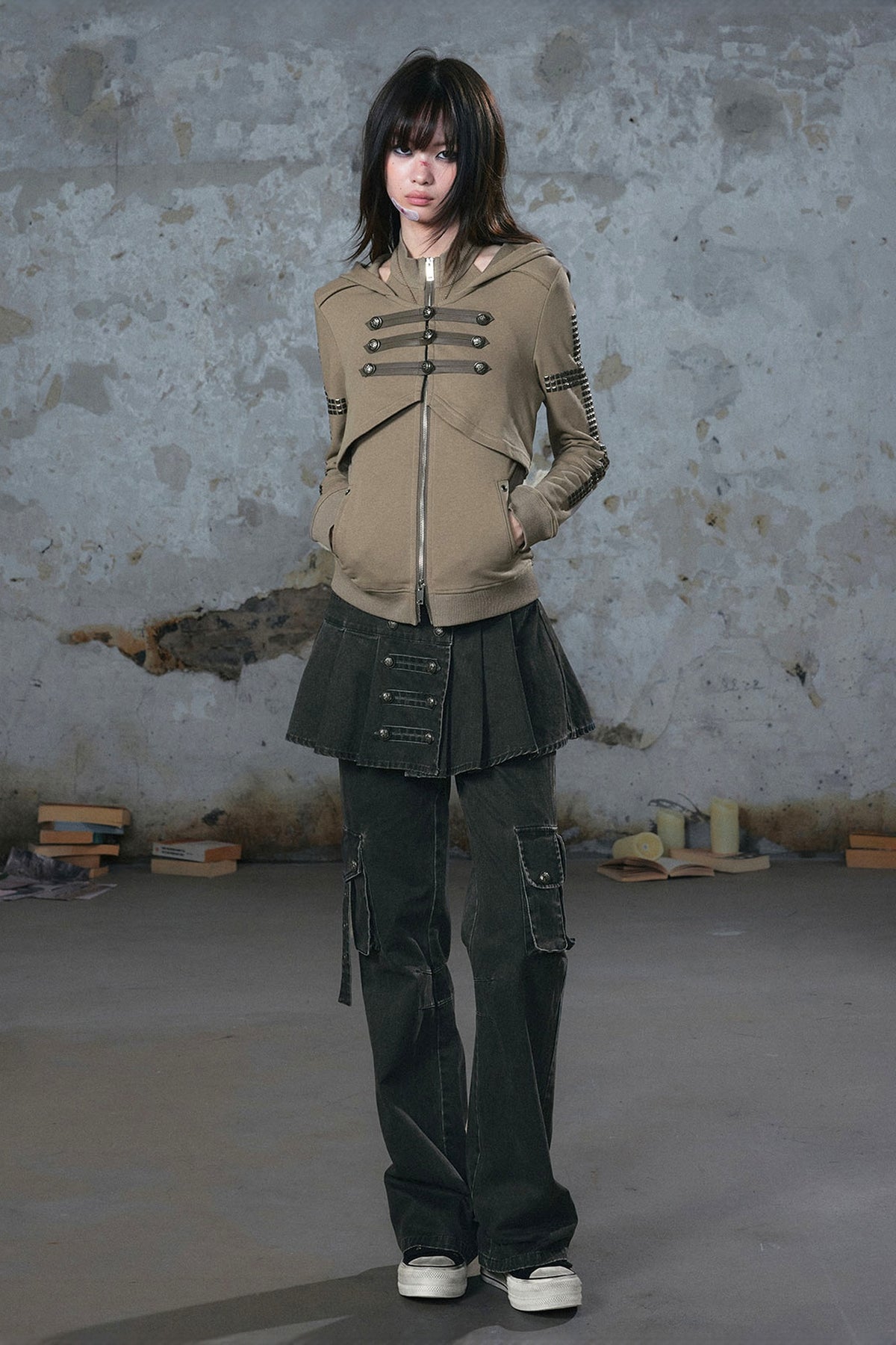 CESTNOUS Retro Washed Pleated Spliced Straight-Leg Pants — full body · Washed Gray