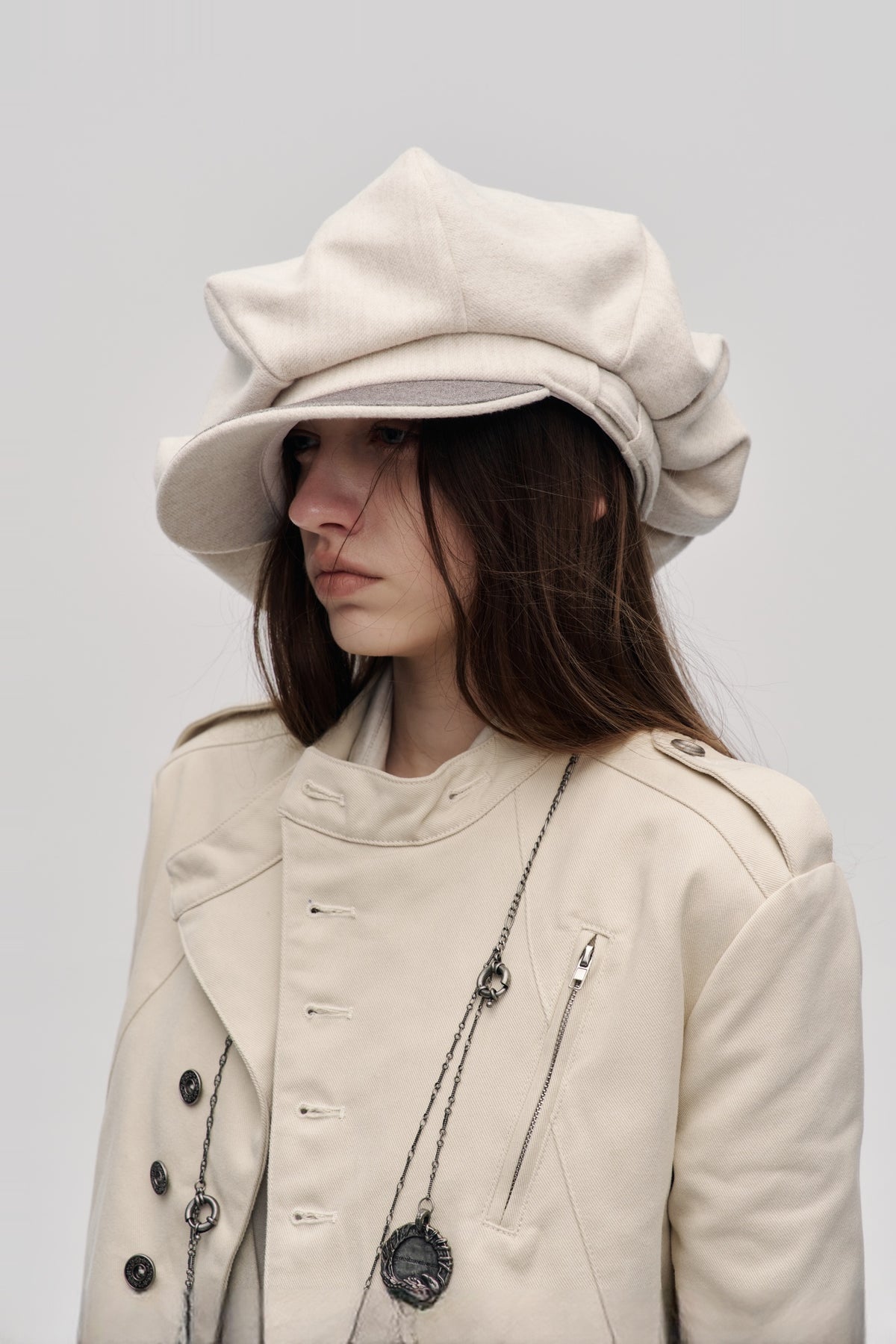 ILNya Nieternite Nifutur Retro Newsboy Cap — half body