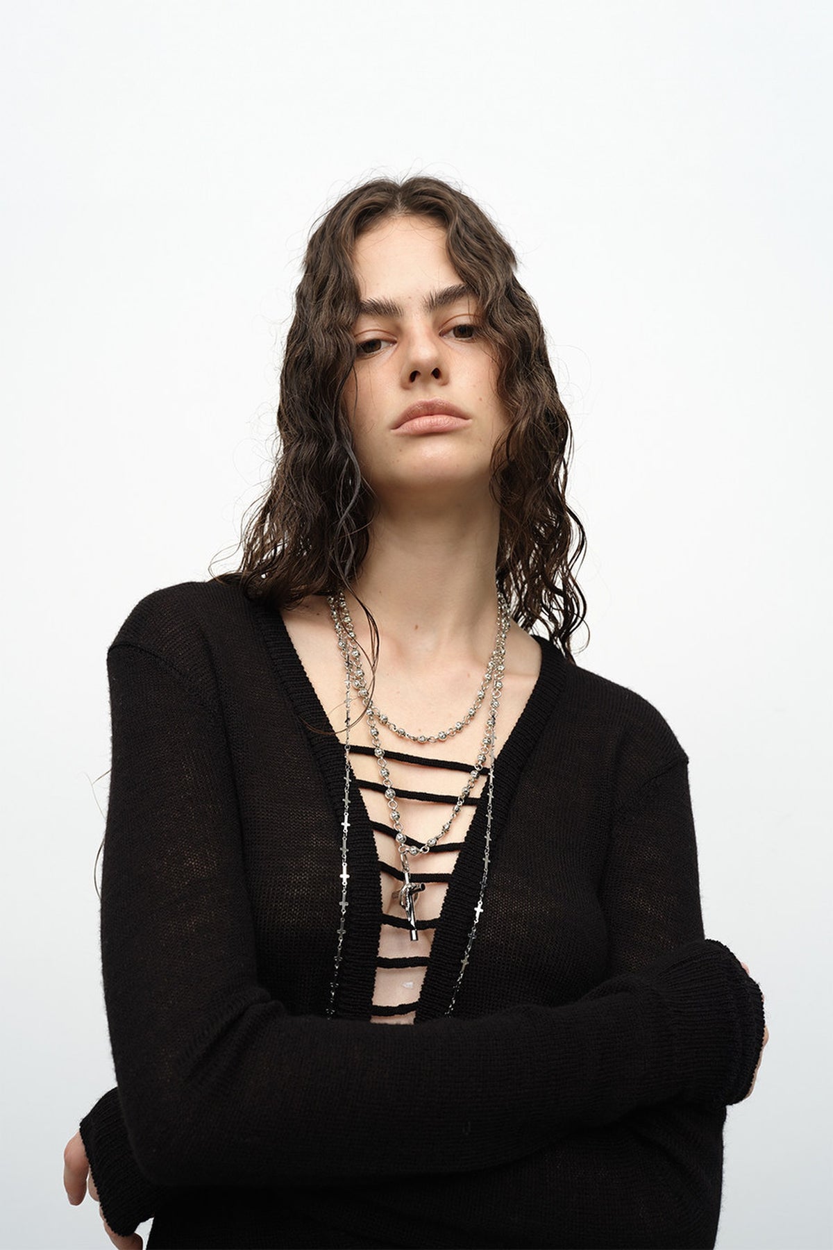 DOTYEARS Hand-Pulled Wool Two-Tone V-Neck Sweater — half body · Black