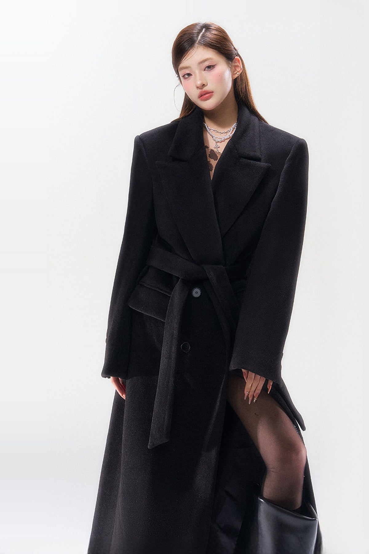 HIIMDAI Wool-Blend Cinched-Waist Lapel Long Coat — half body · Knight Black