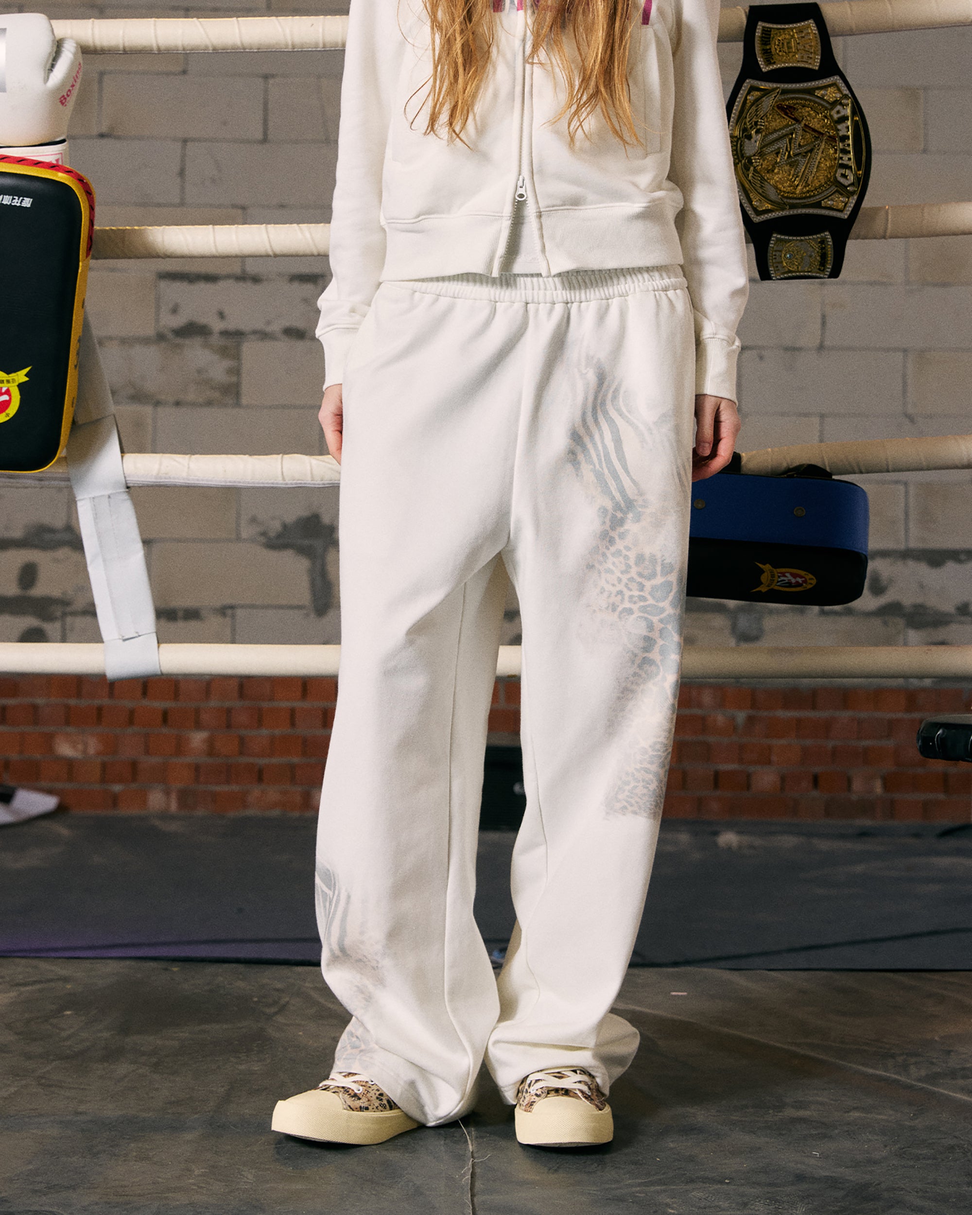 DONSMOKE Zebra Full-Print Straight-Leg Sweatpants