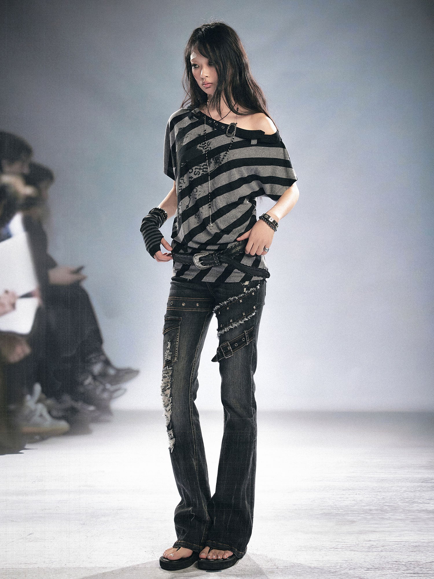 CESTNOUS Asymmetrical Off-Shoulder Stripe Tee