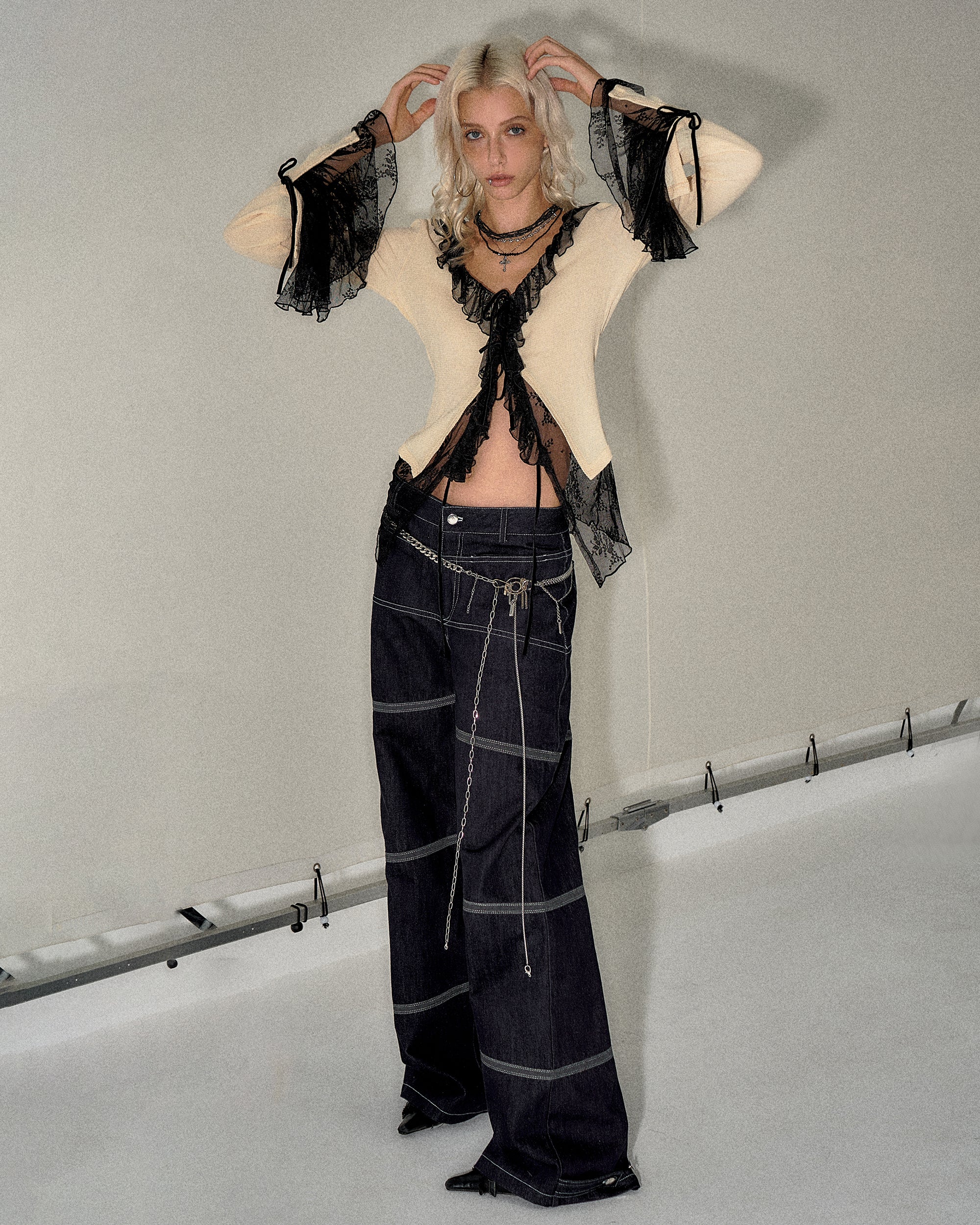 THE NEVERMORE Lace Spliced Ruffle Trim Tee