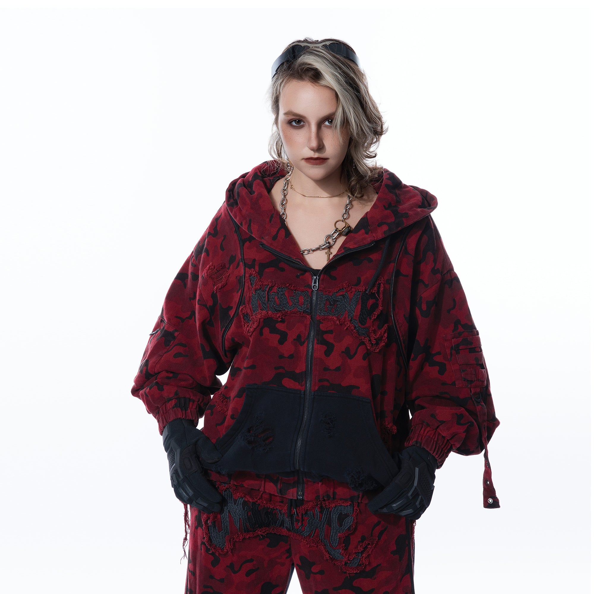 MOGONGSHE Camo Frayed LOGO Patch Hooded Jacket