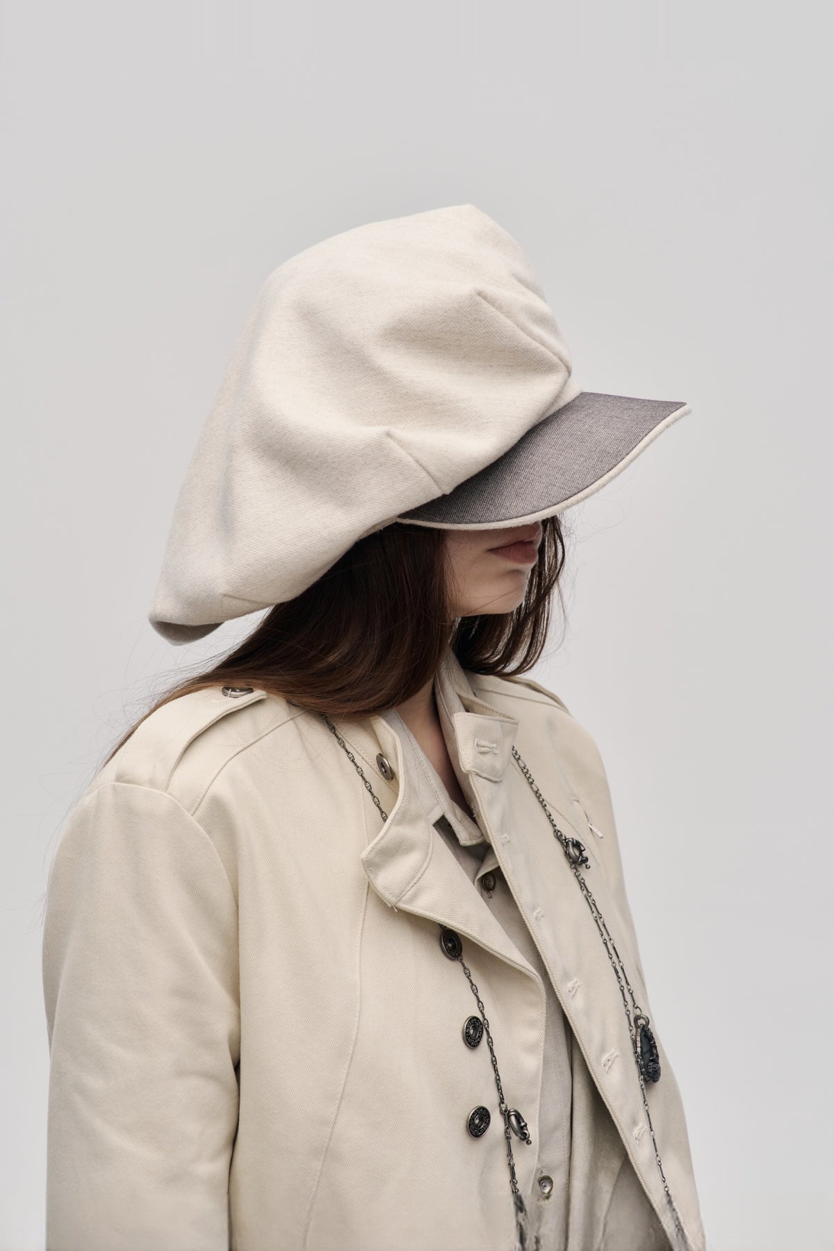ILNya Nieternite Nifutur Retro Newsboy Cap — half body